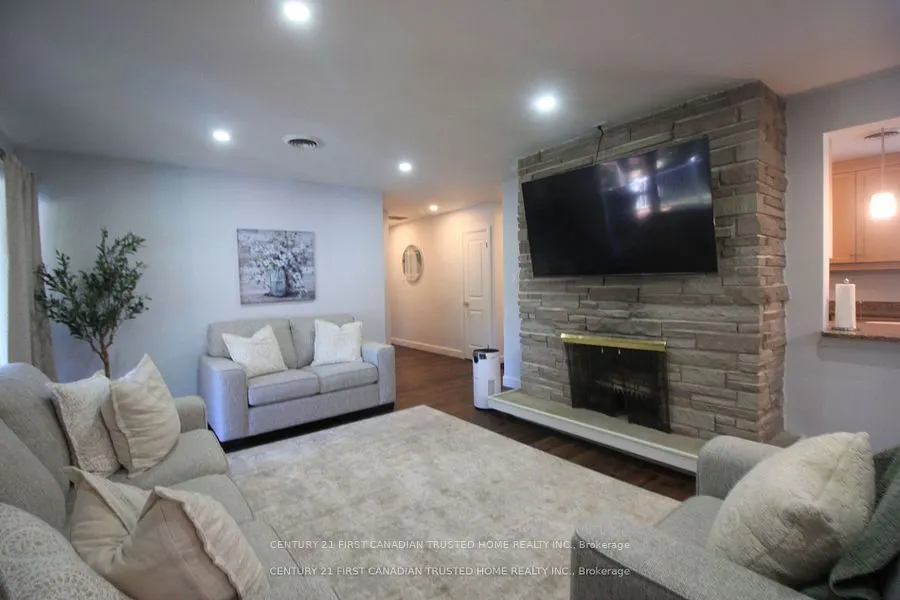 133 Deer Park Circle W
