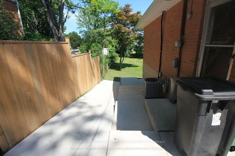 133 Deer Park Circle W