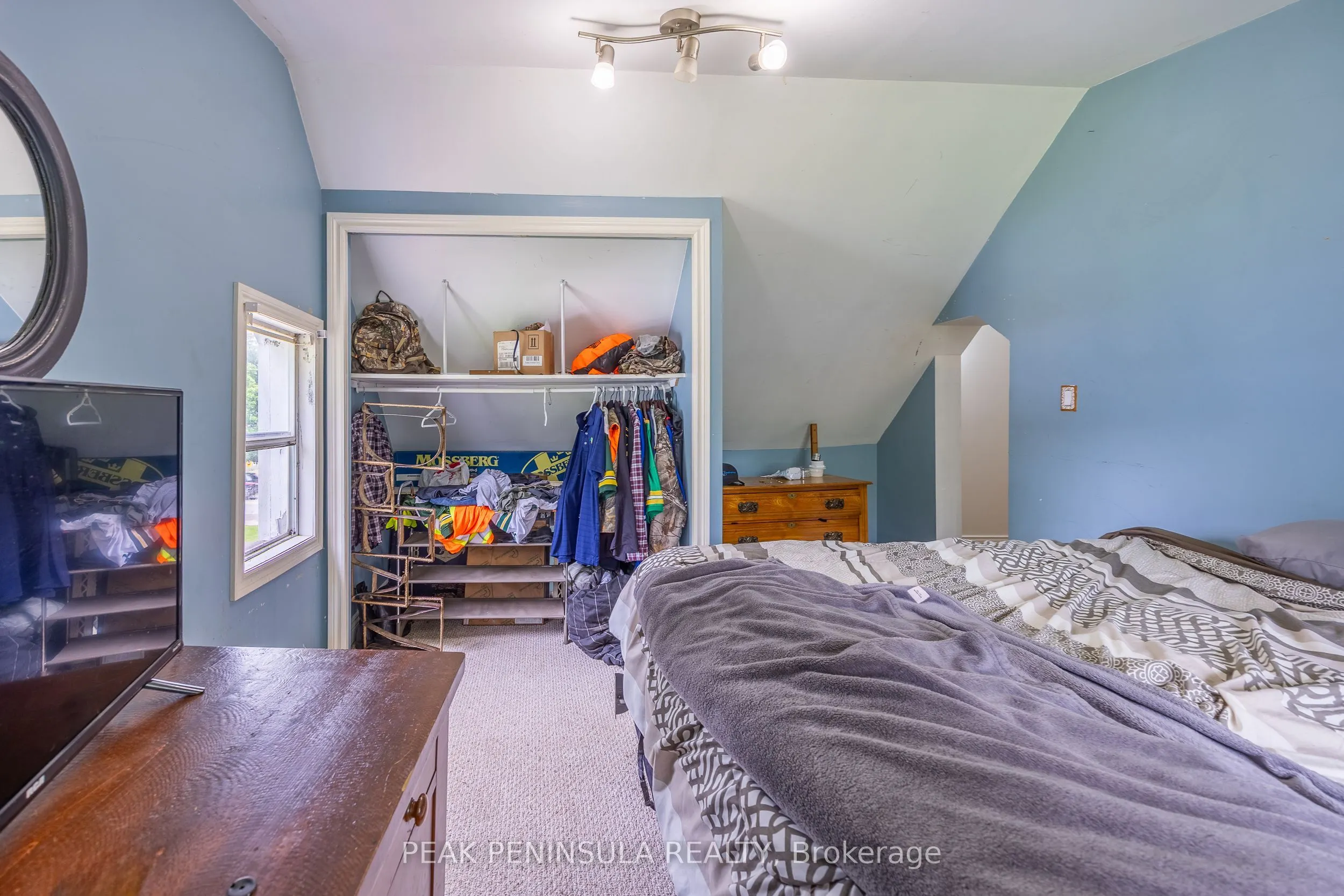 263 Main Street E