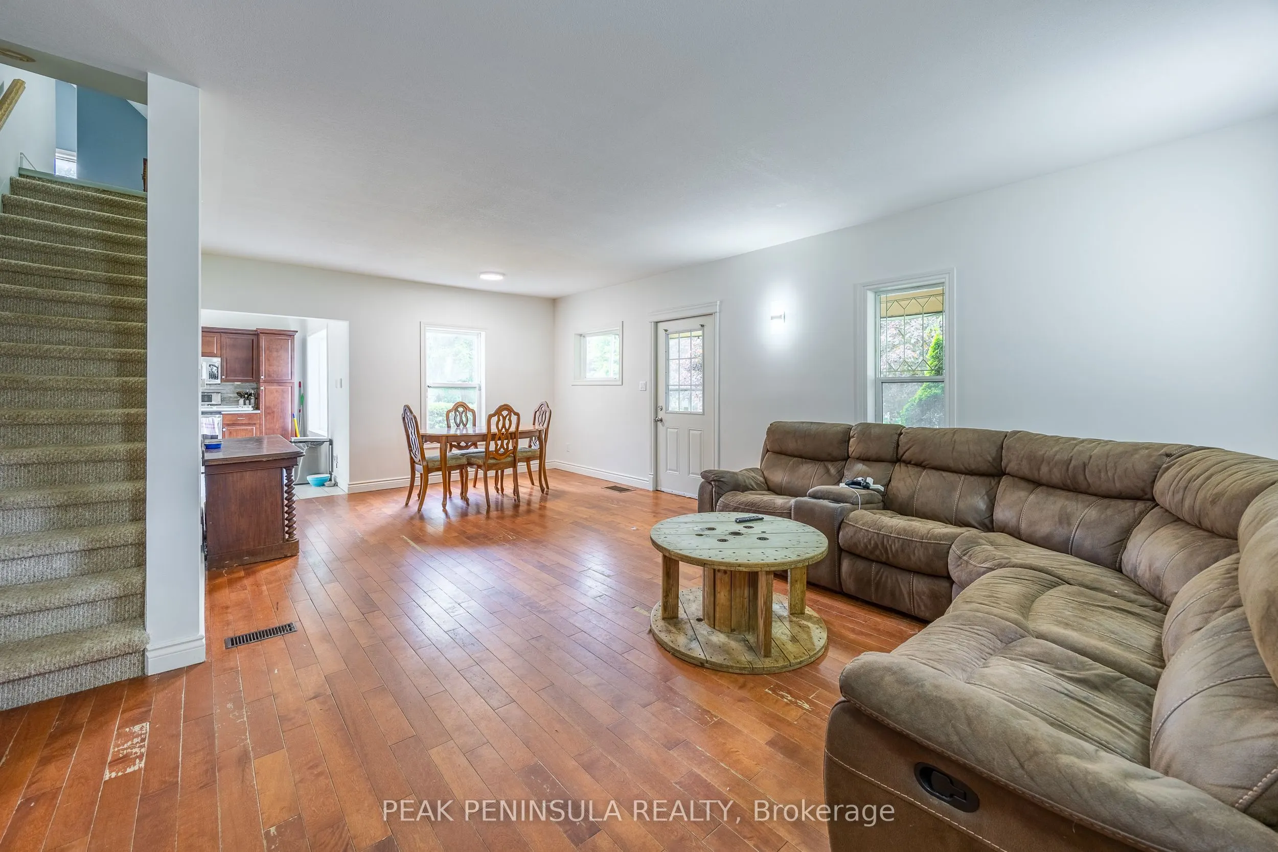 263 Main Street E