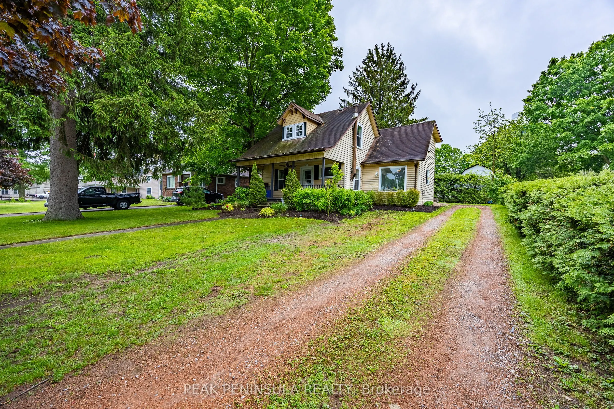 263 Main Street E