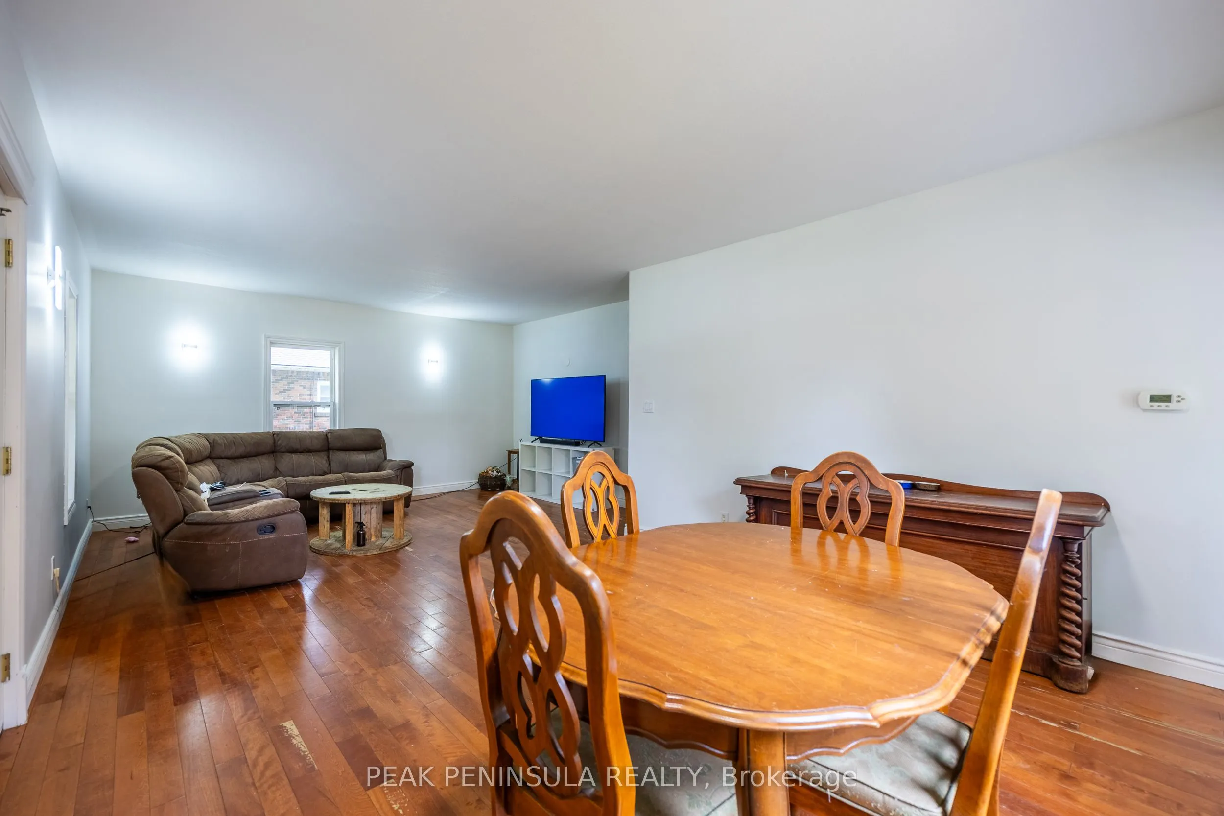 263 Main Street E