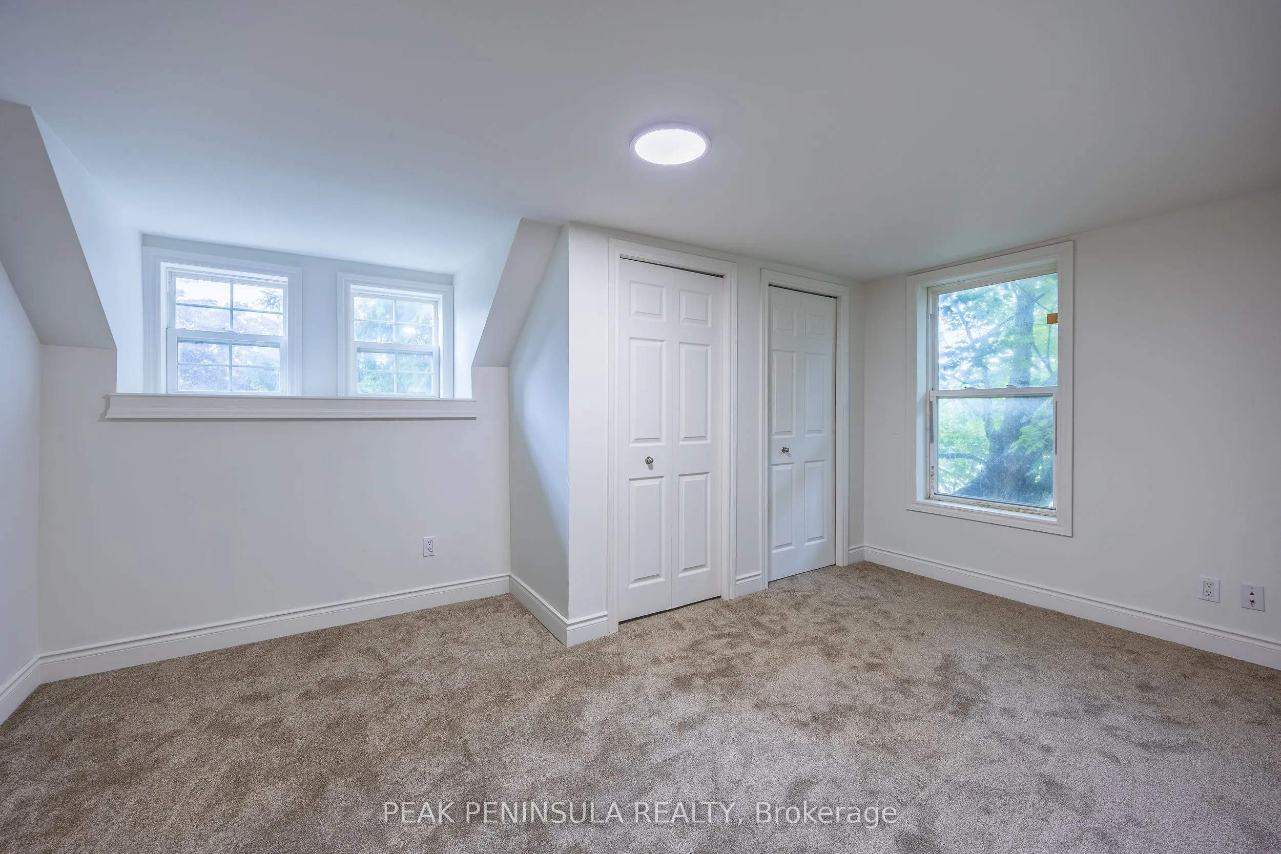 263 Main Street E