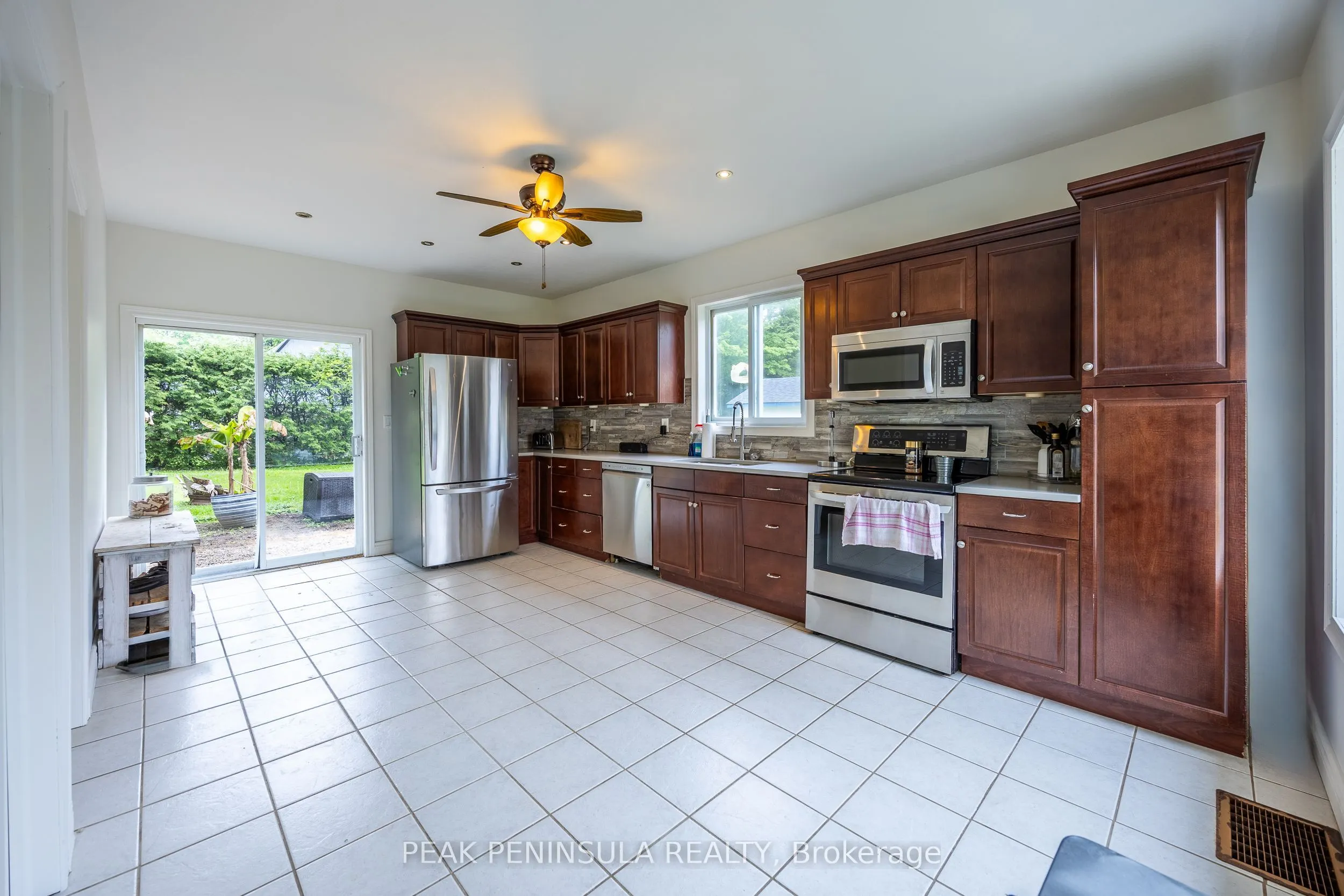 263 Main Street E