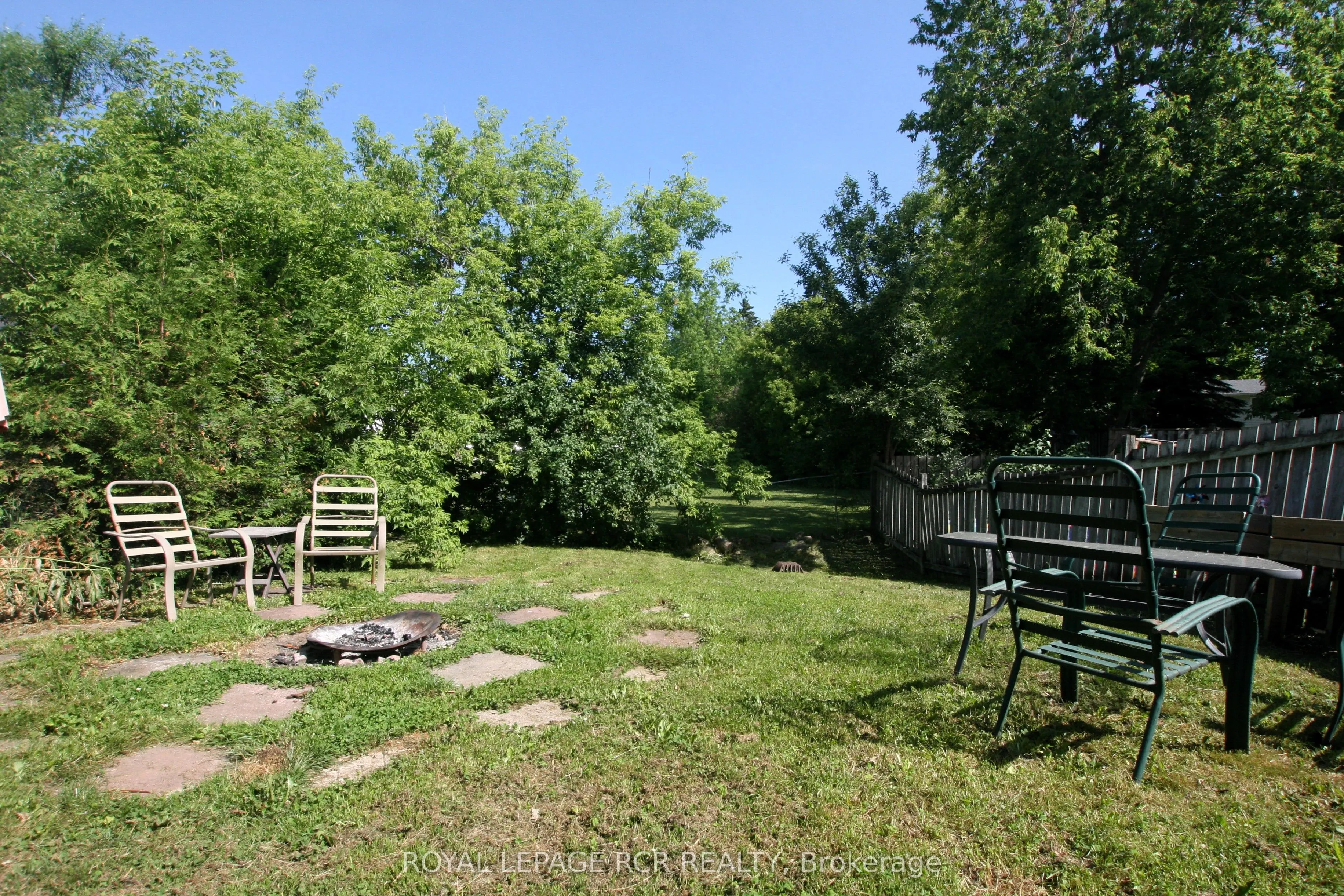 516 Pineview Gardens