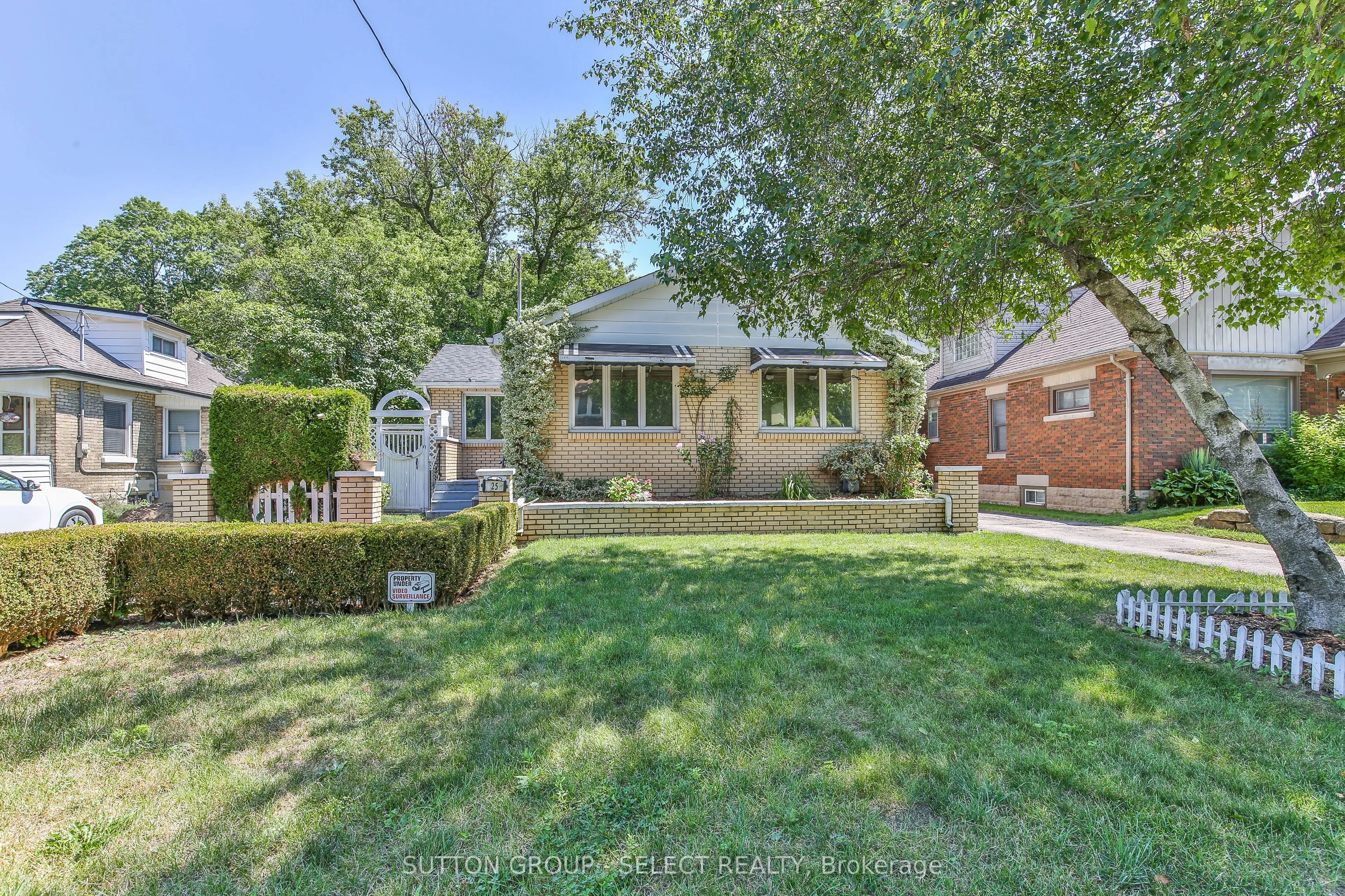 25 FOSTER Avenue
