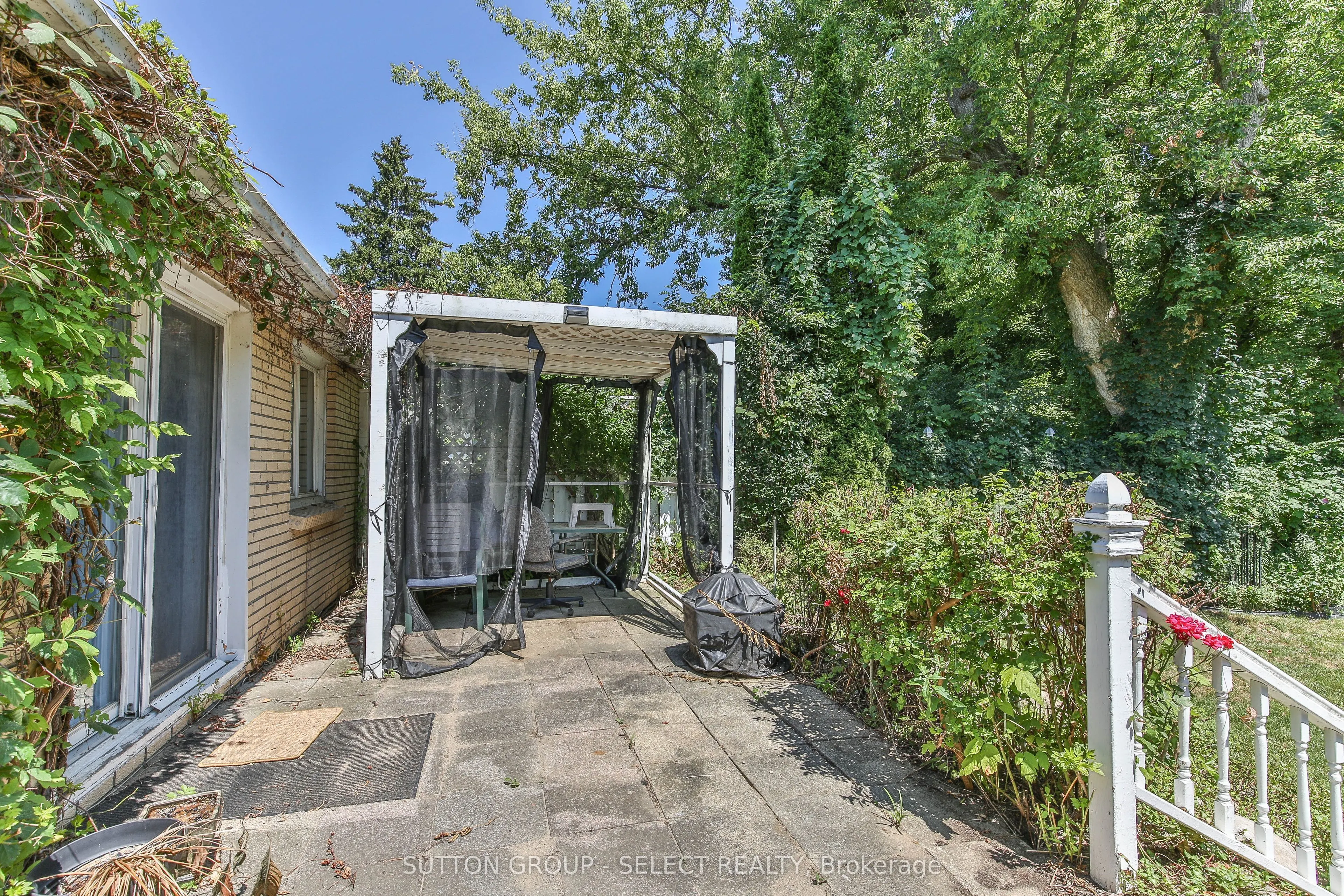 25 FOSTER Avenue