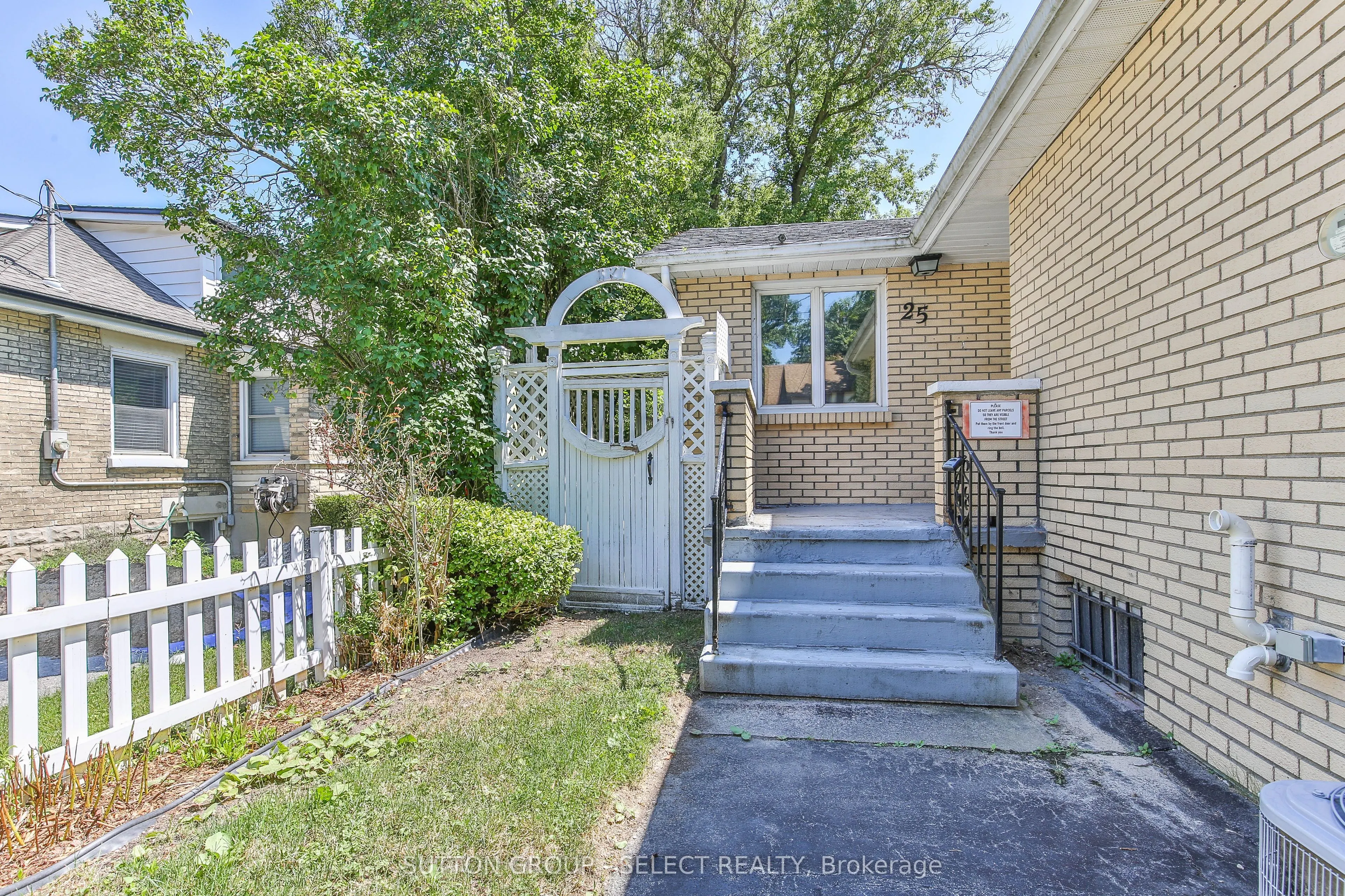 25 FOSTER Avenue