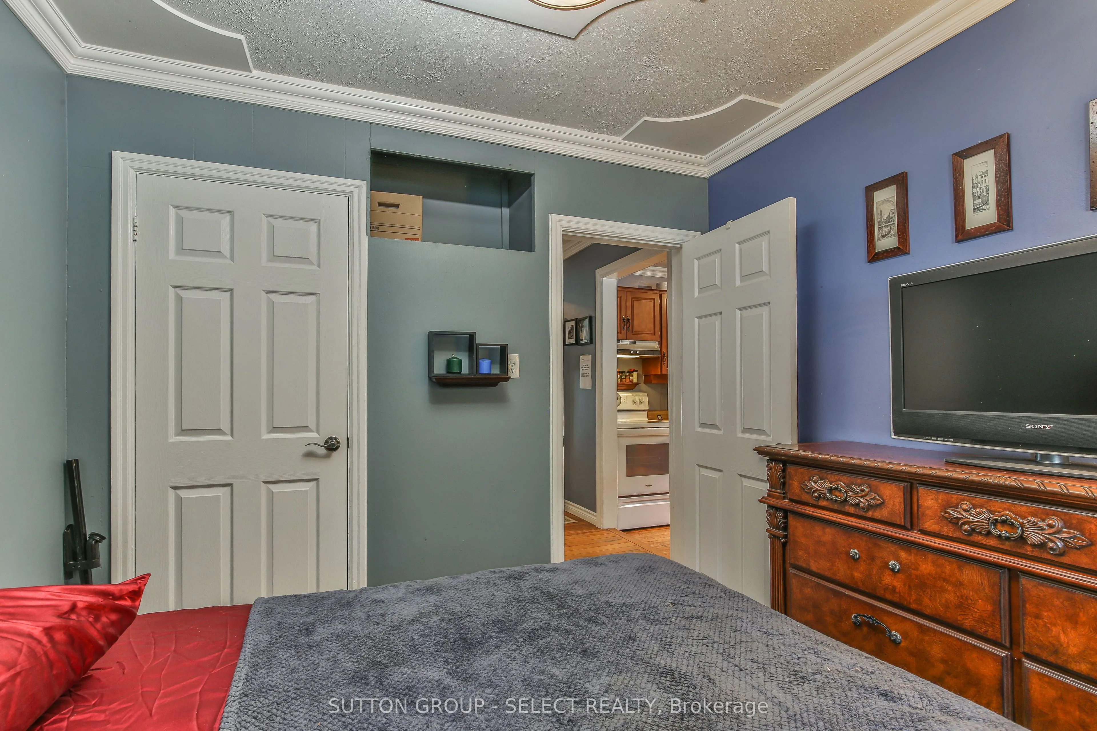 25 FOSTER Avenue