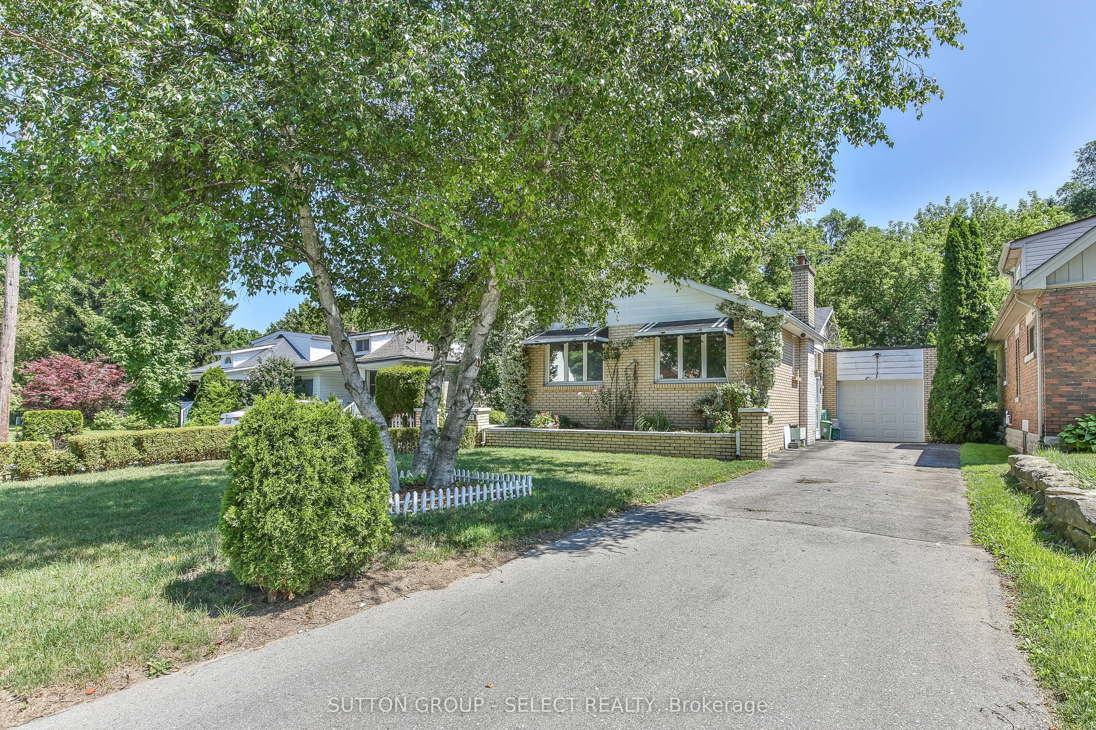 25 FOSTER Avenue