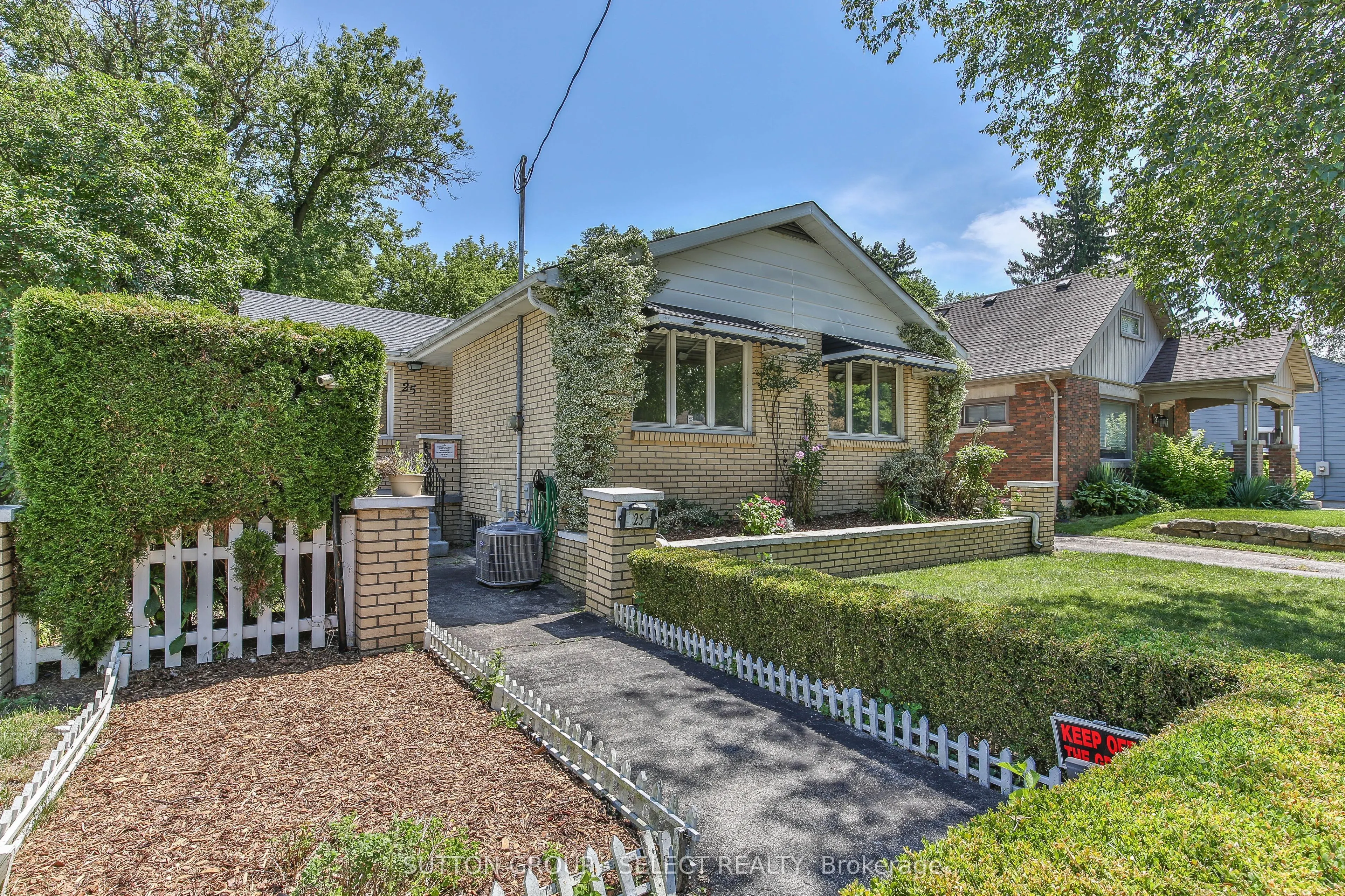 25 FOSTER Avenue