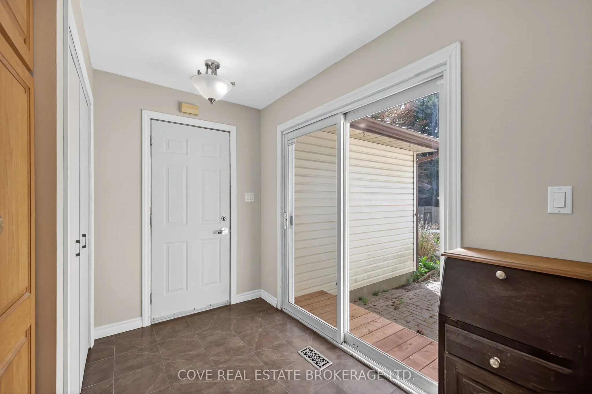 2 Aspen Avenue