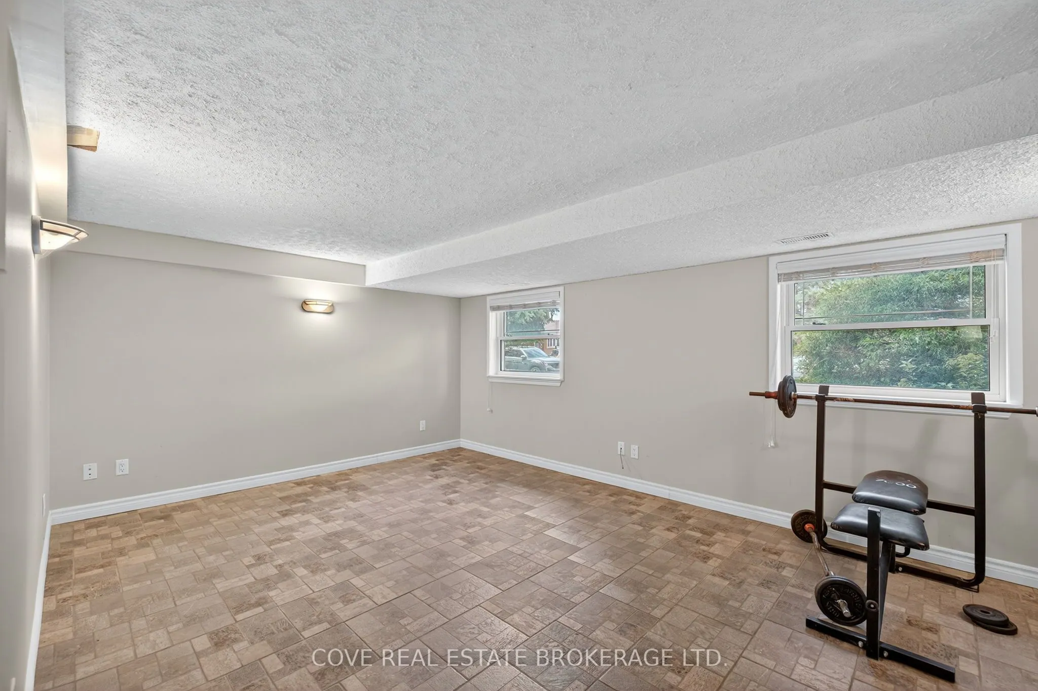 2 Aspen Avenue