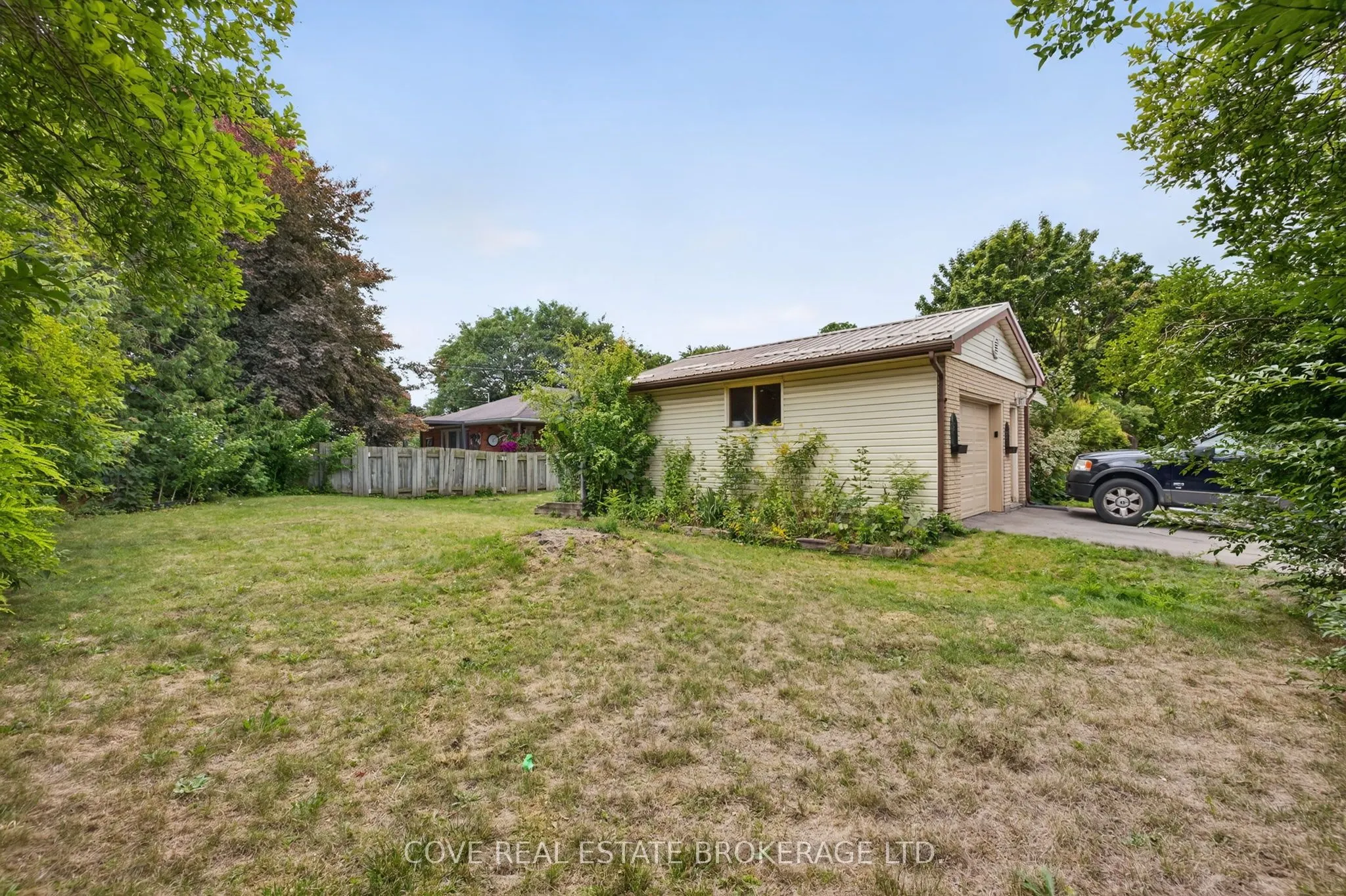 2 Aspen Avenue