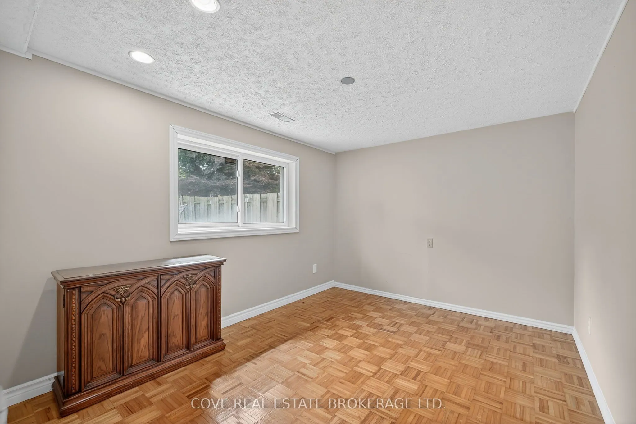 2 Aspen Avenue
