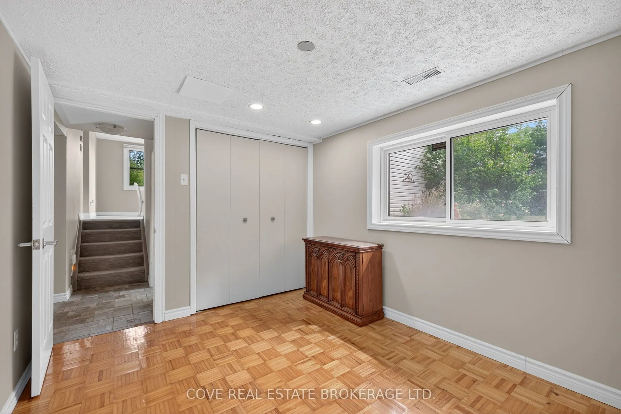 2 Aspen Avenue
