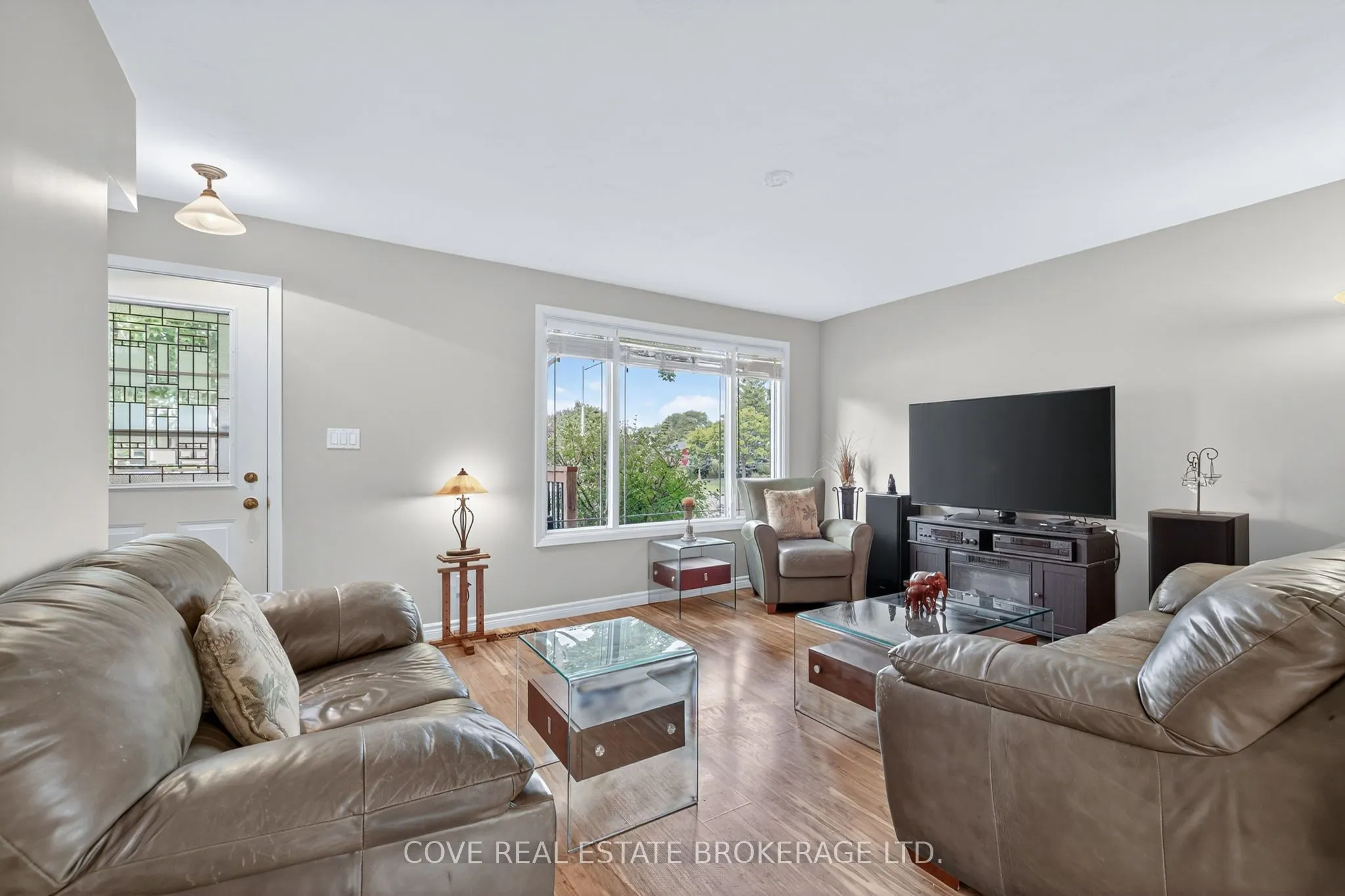 2 Aspen Avenue