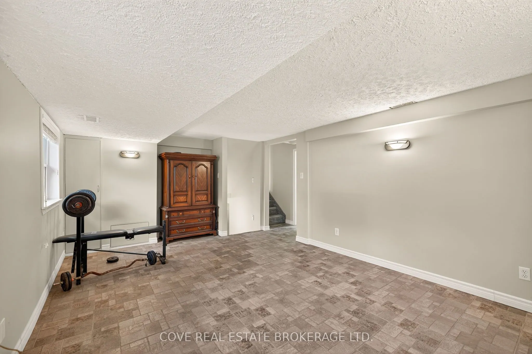 2 Aspen Avenue