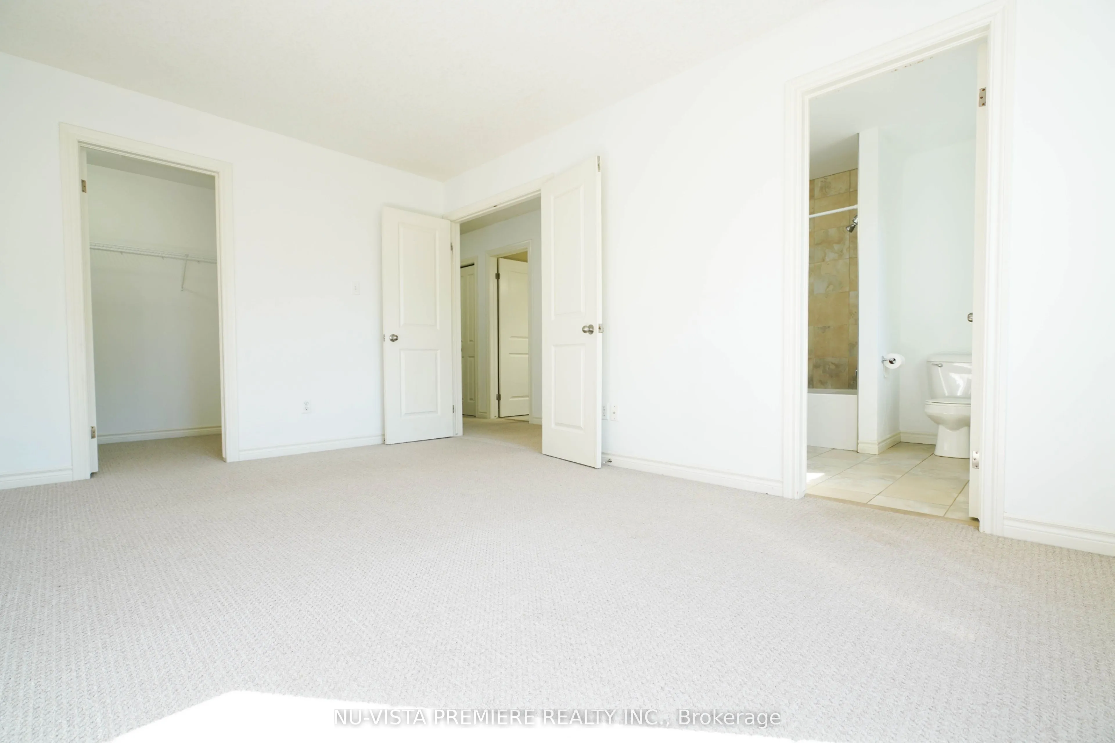 976 Bitterbush Crescent, #3