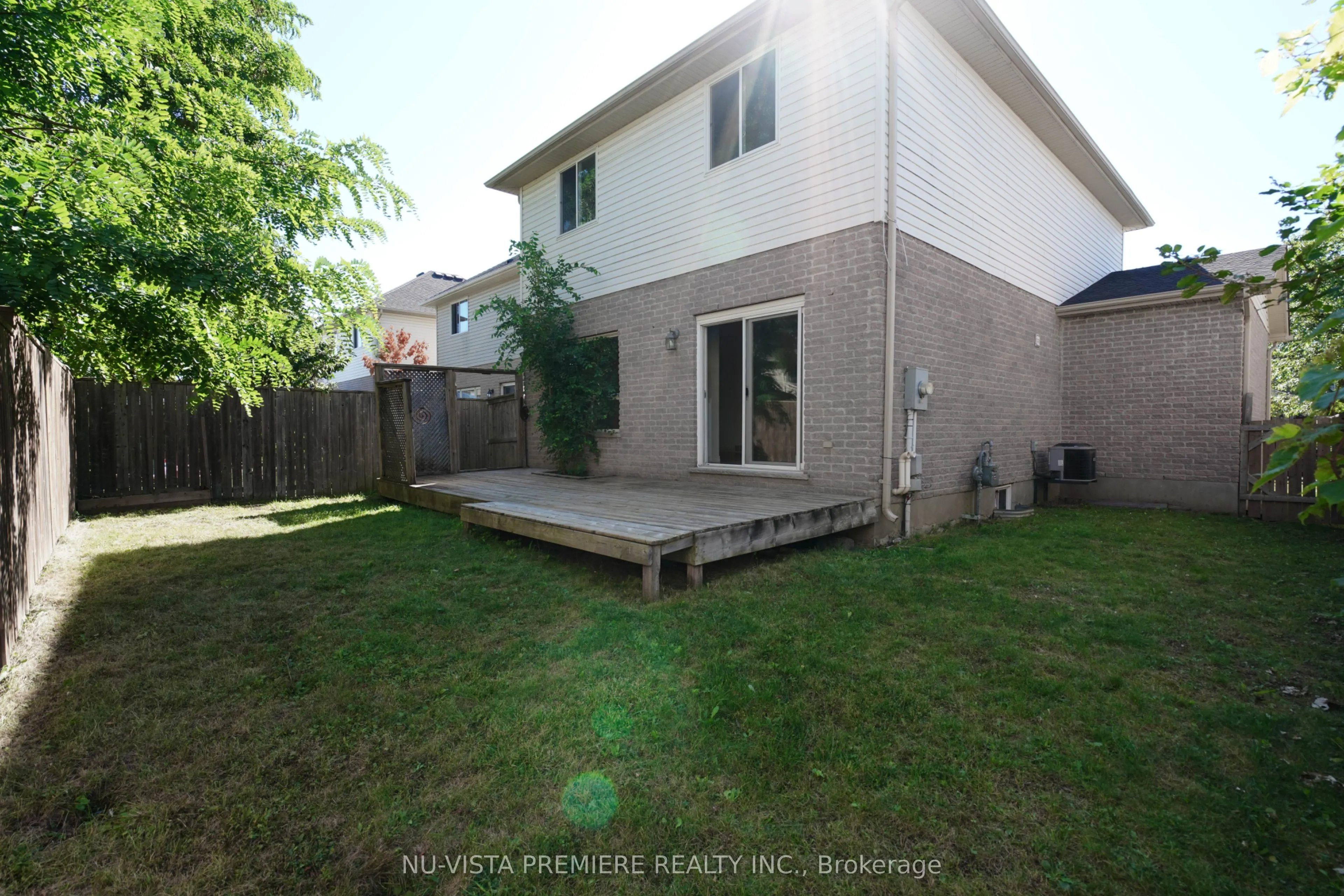 976 Bitterbush Crescent, #3