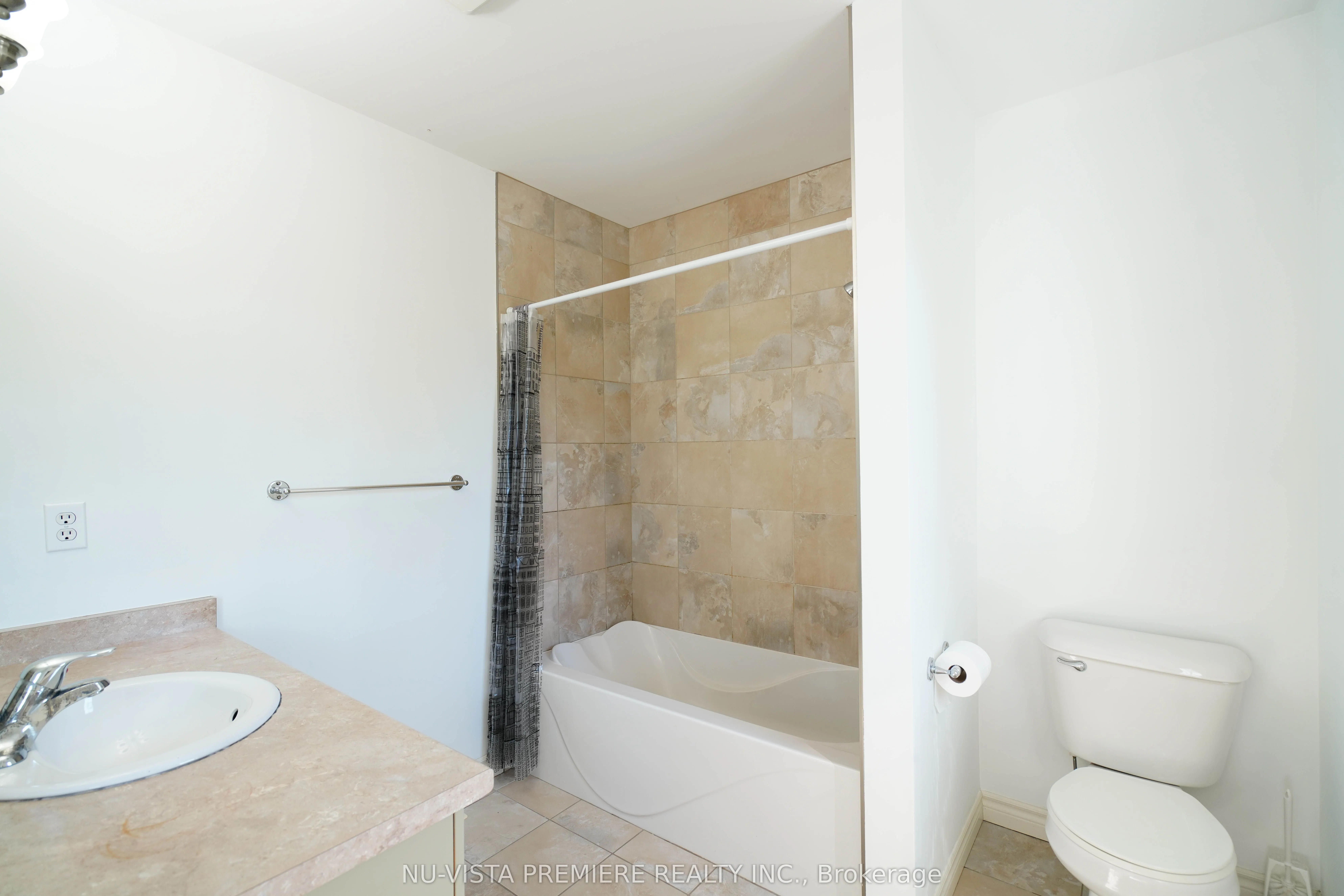 976 Bitterbush Crescent, #3