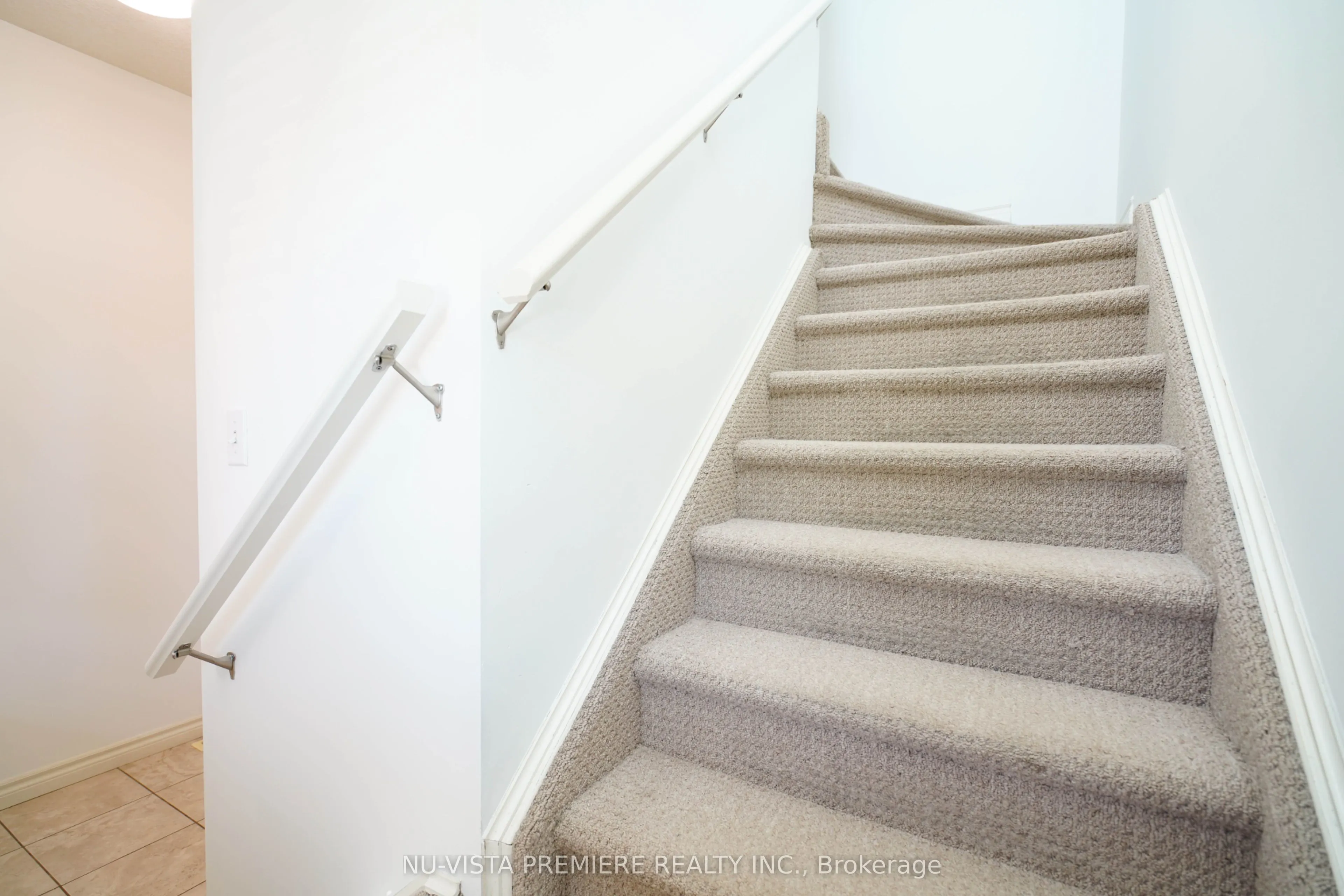 976 Bitterbush Crescent, #3