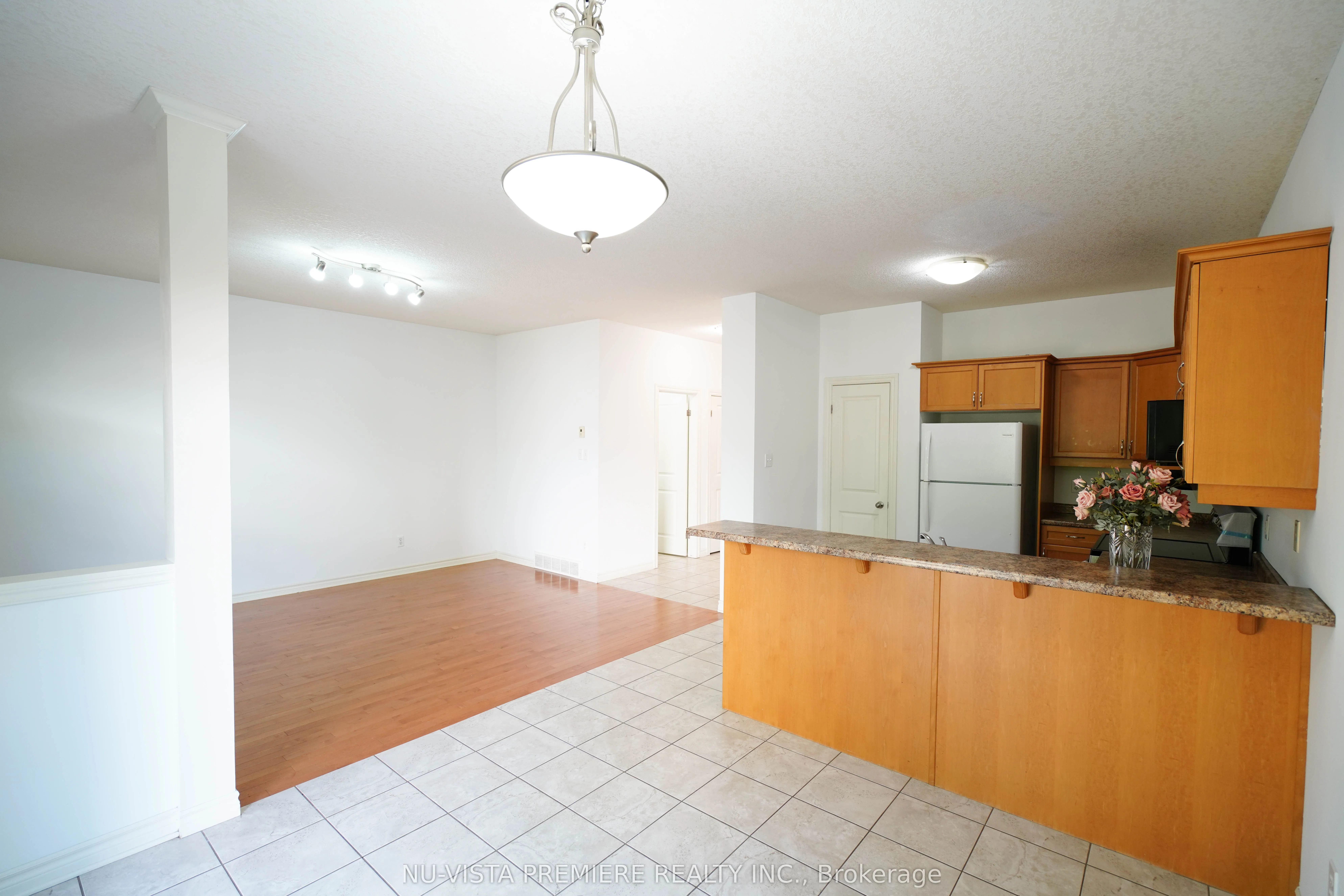 976 Bitterbush Crescent, #3