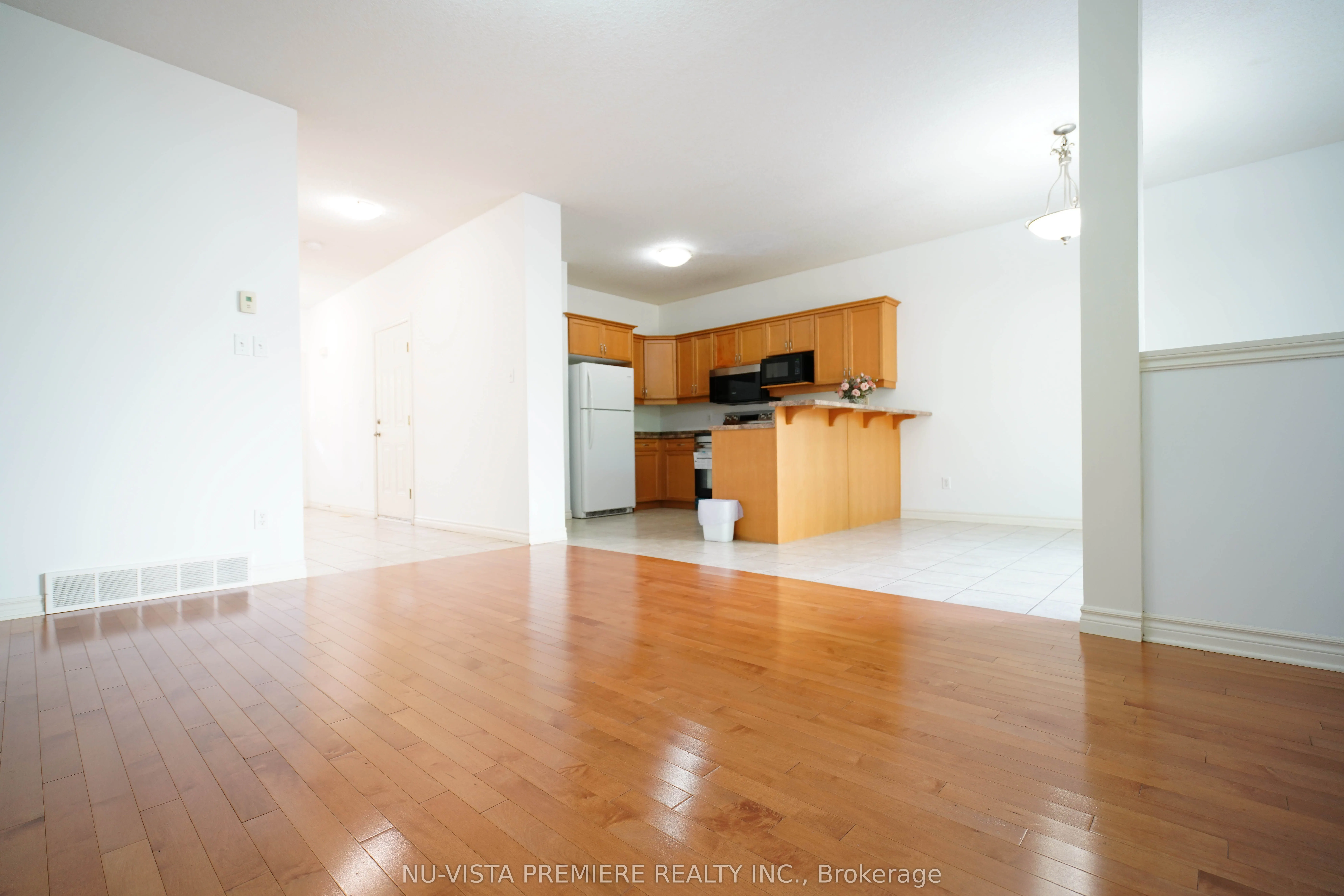 976 Bitterbush Crescent, #3