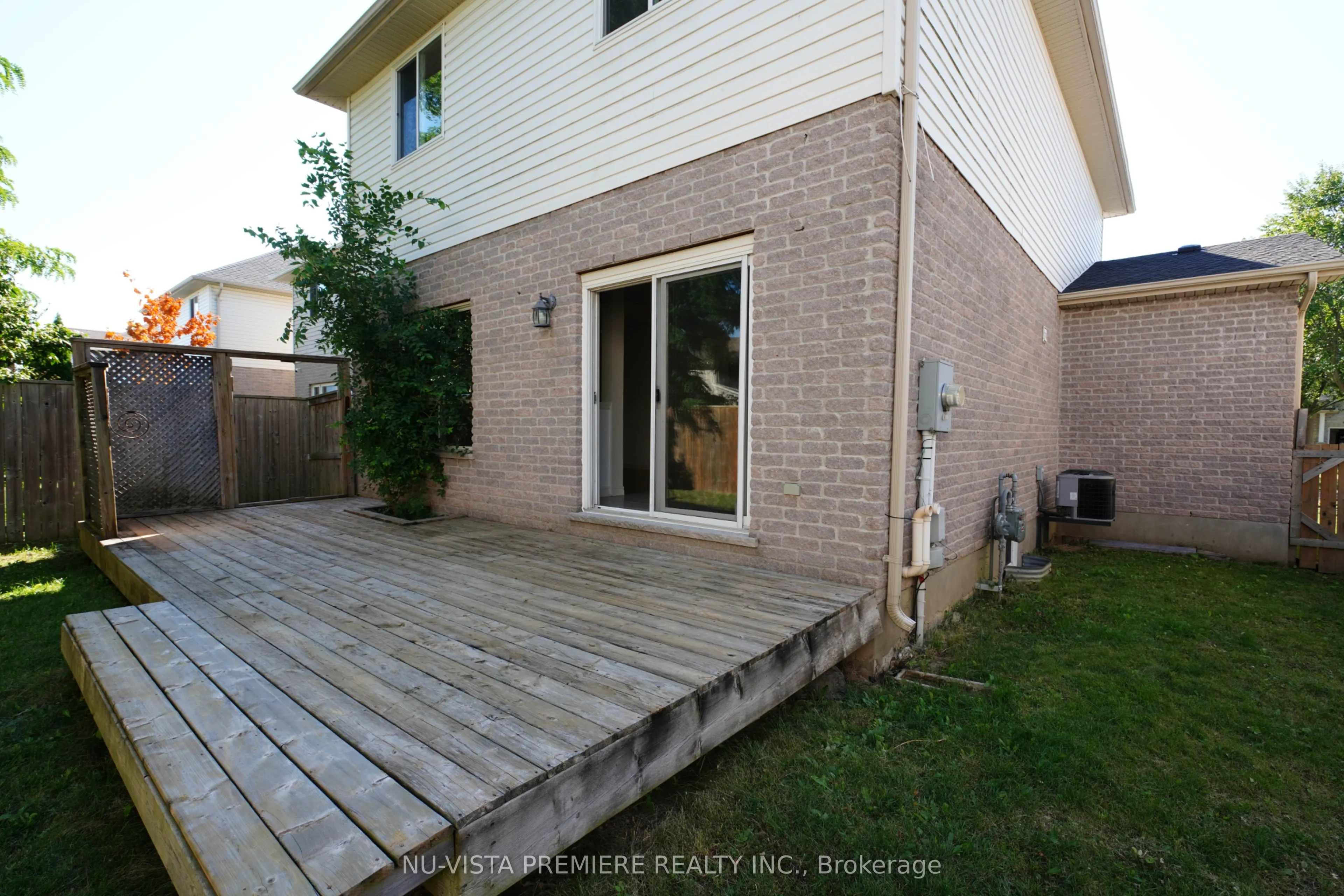 976 Bitterbush Crescent, #3