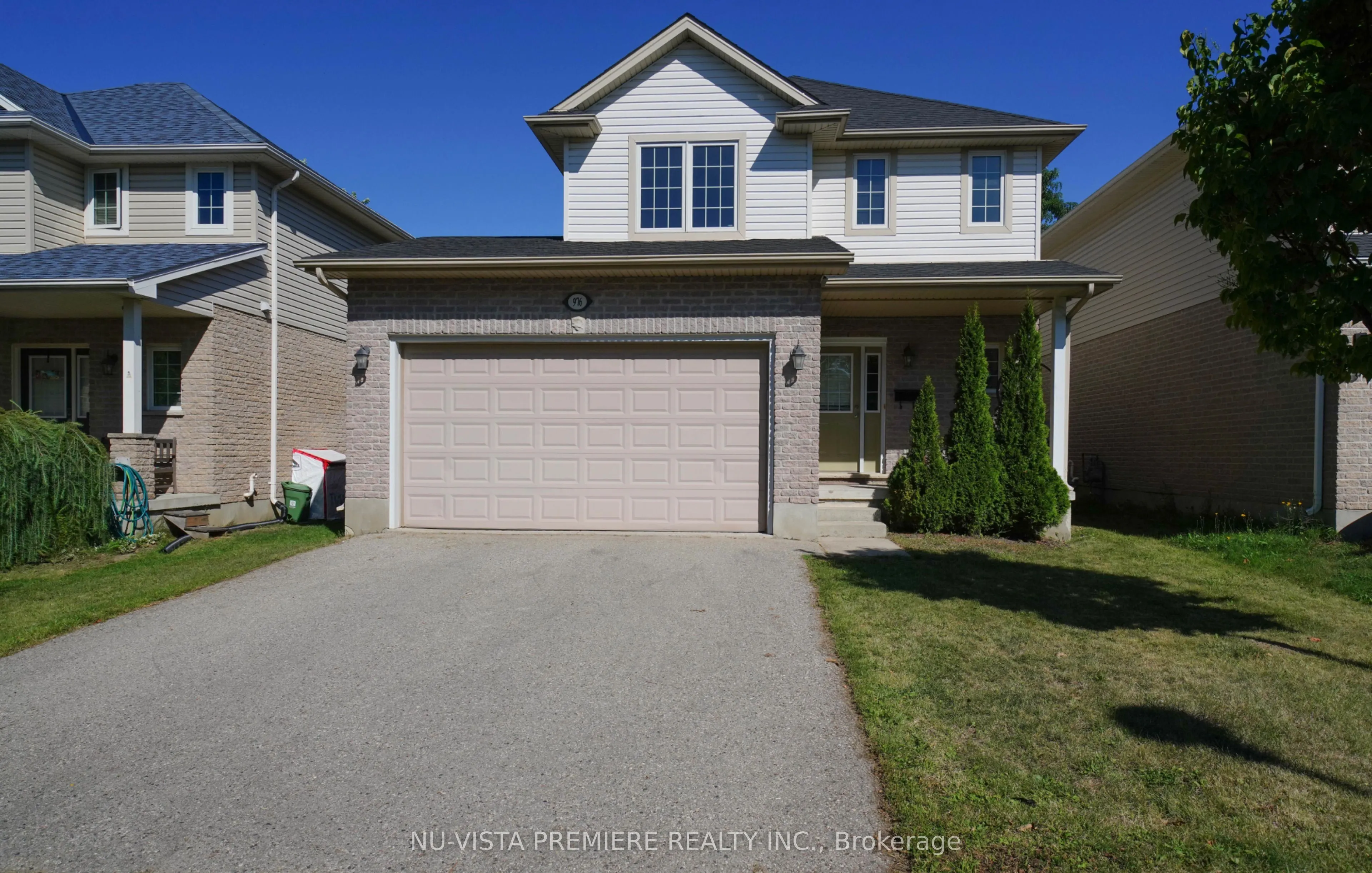 976 Bitterbush Crescent, #3