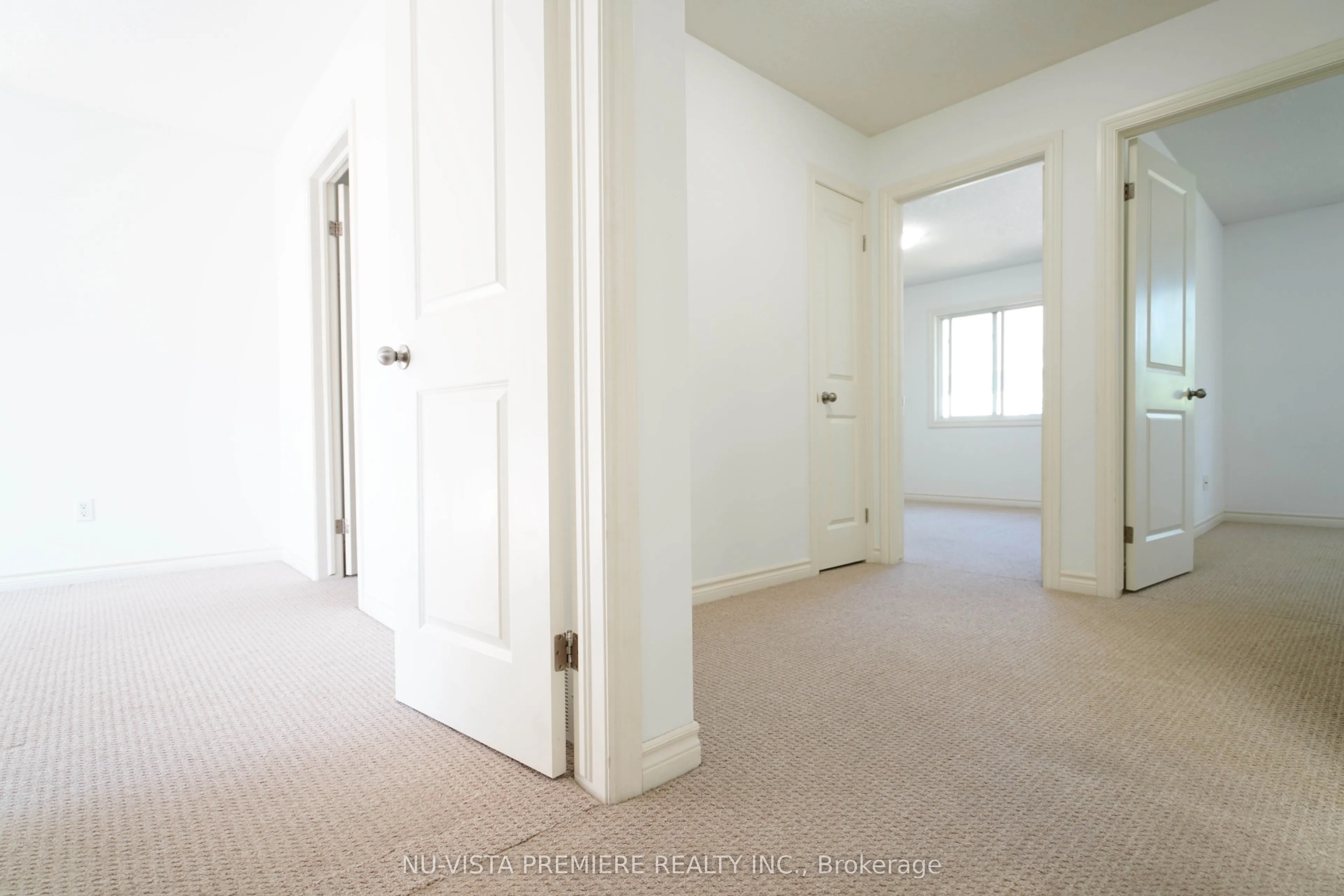 976 Bitterbush Crescent, #3