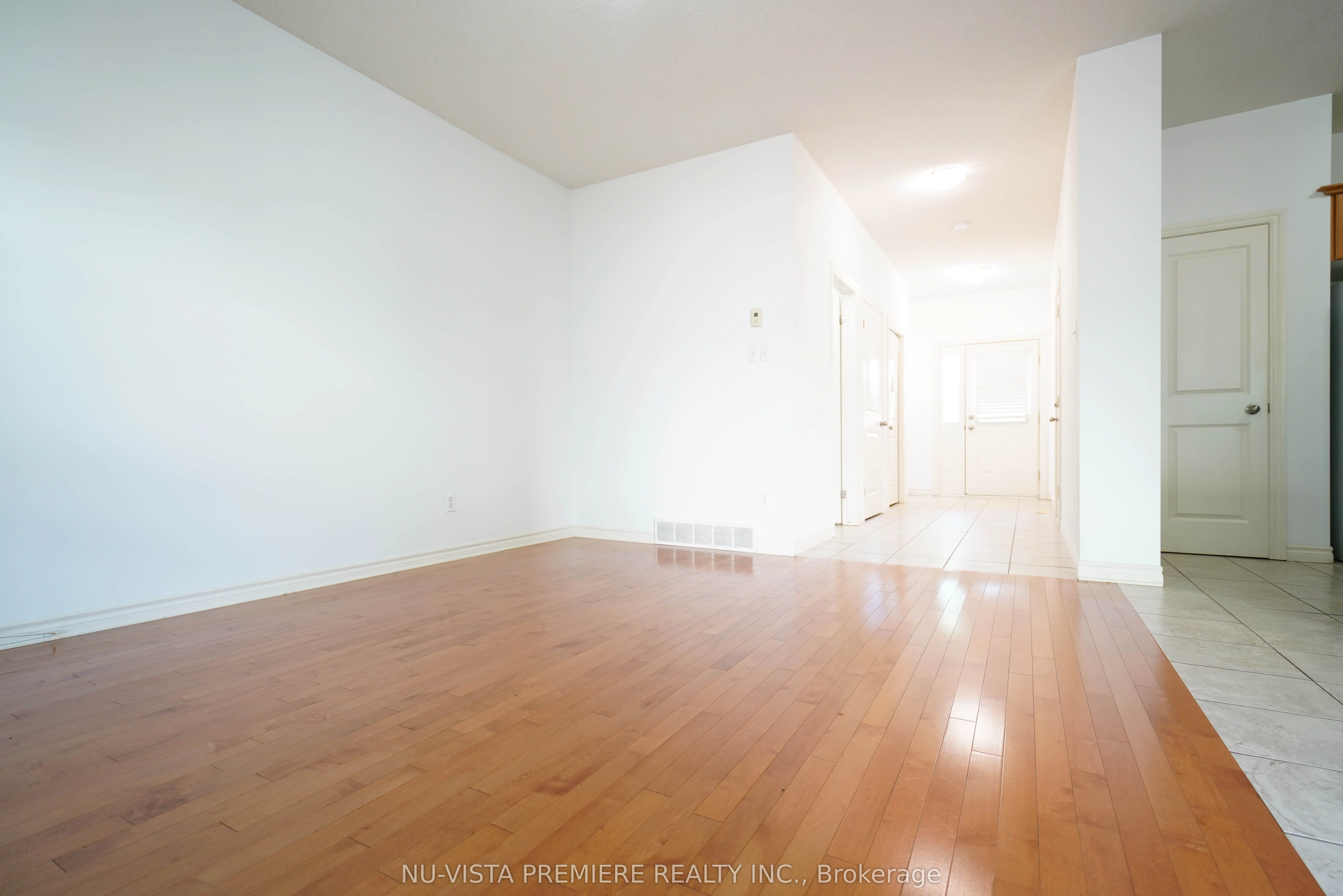 976 Bitterbush Crescent, #3