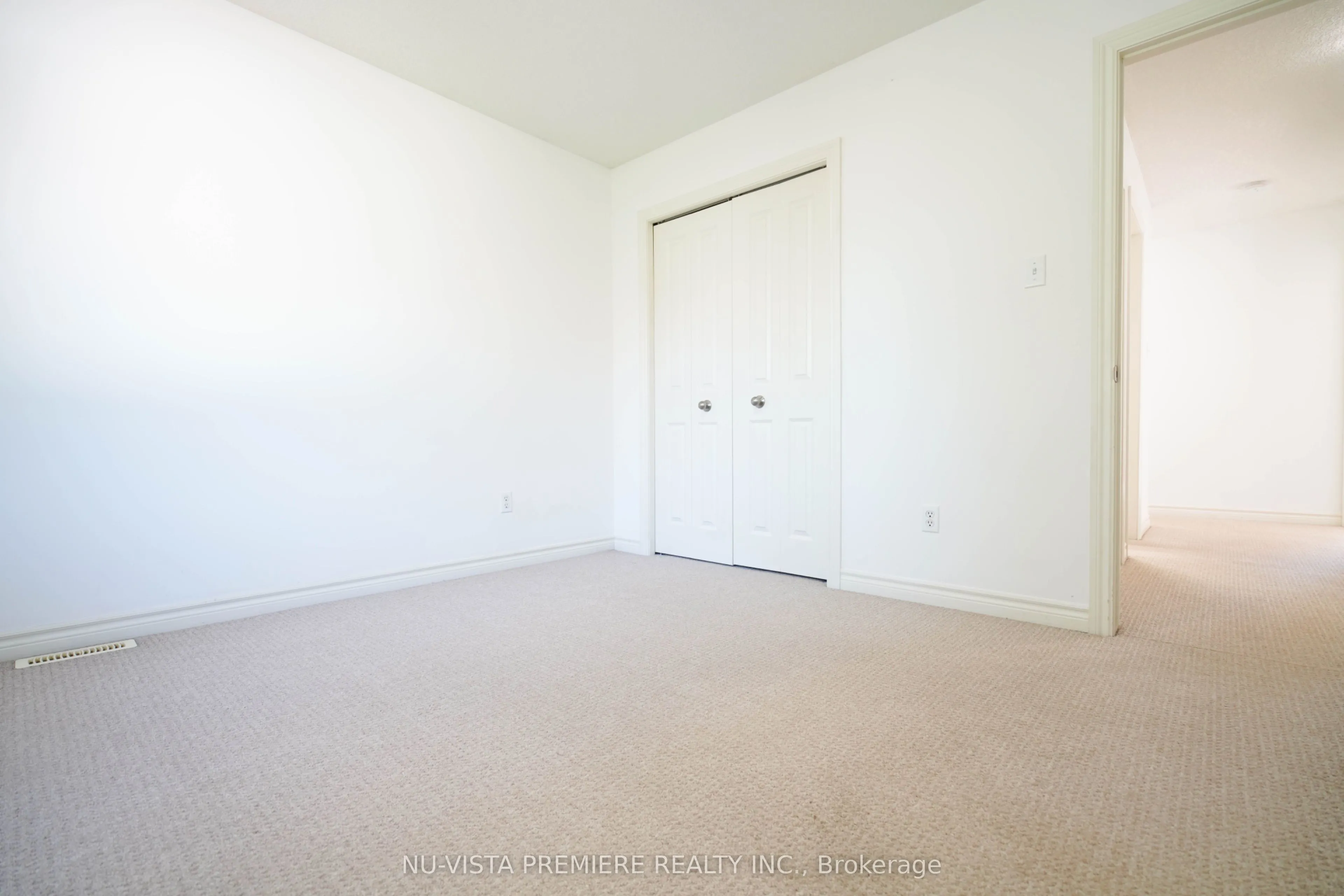 976 Bitterbush Crescent, #3