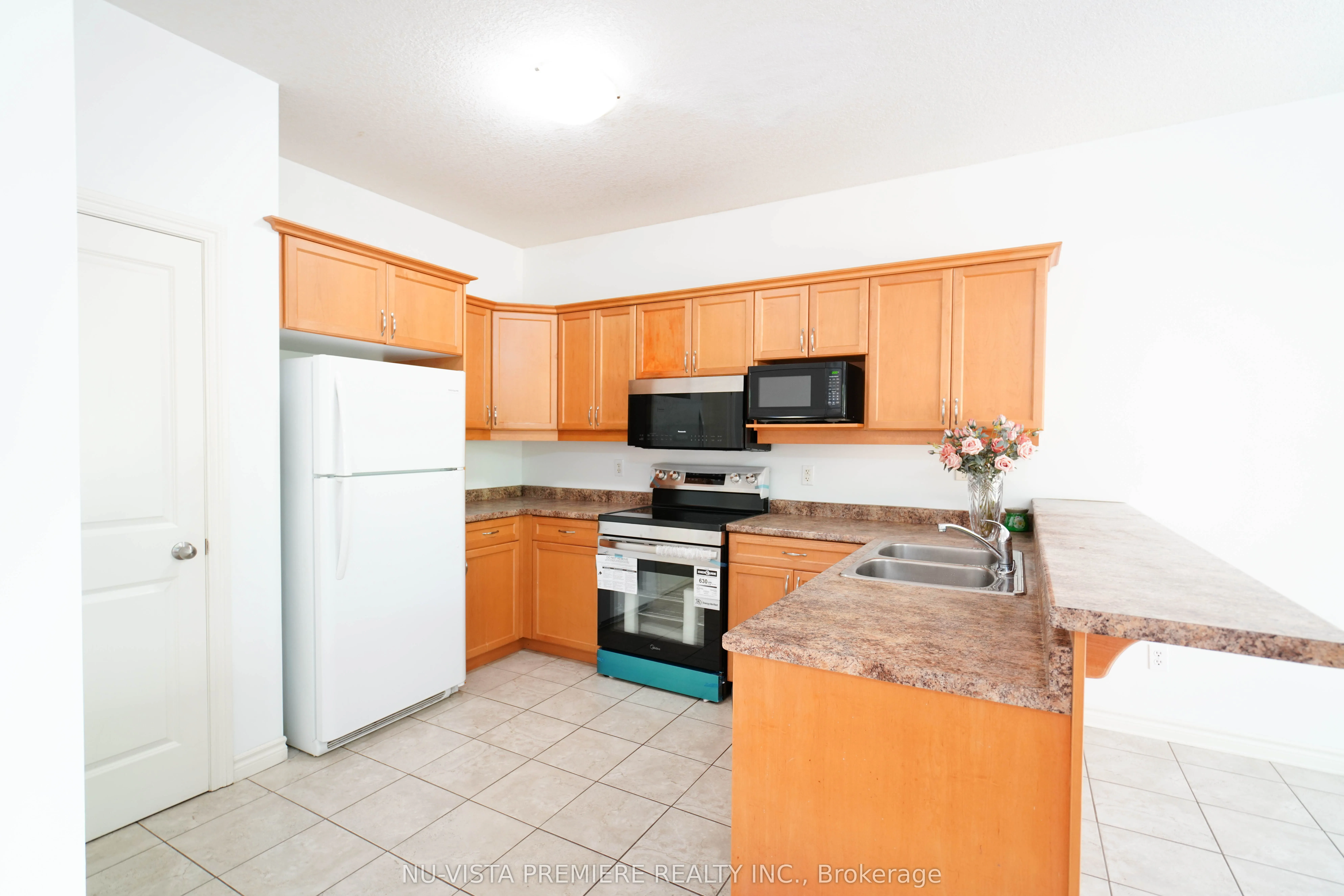 976 Bitterbush Crescent, #3