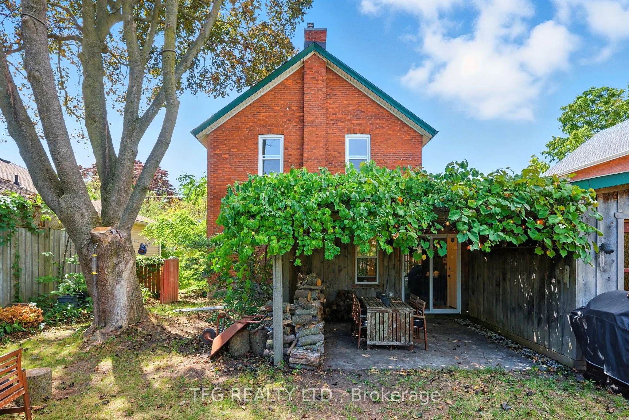 384 Ball Street