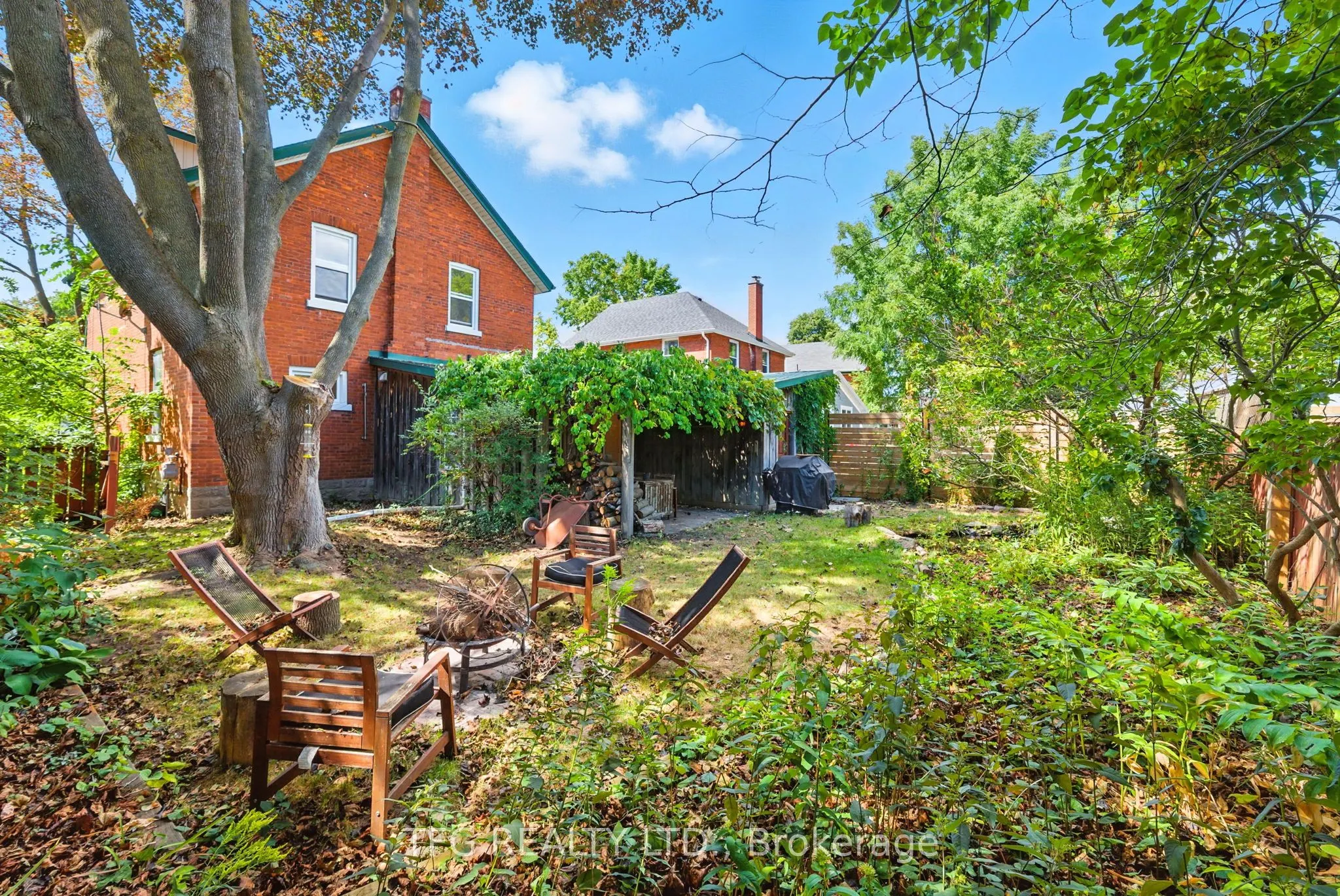 384 Ball Street