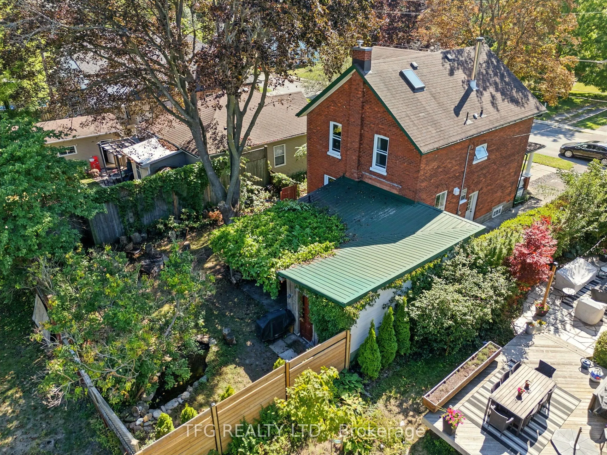 384 Ball Street