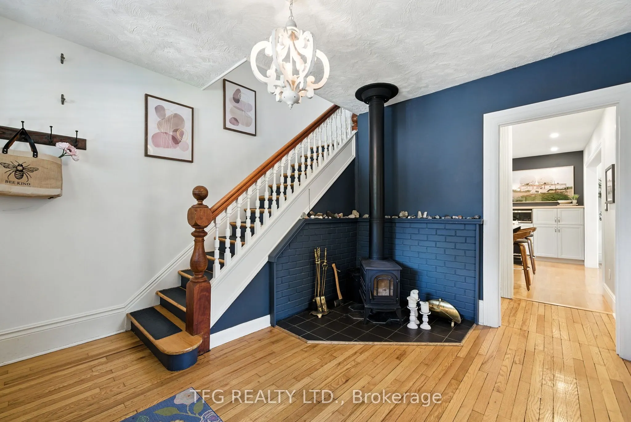 384 Ball Street