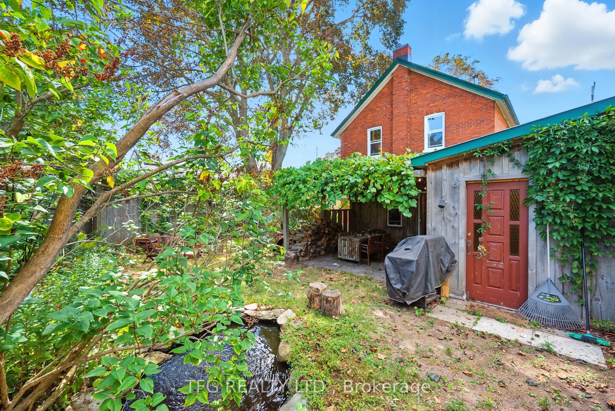 384 Ball Street