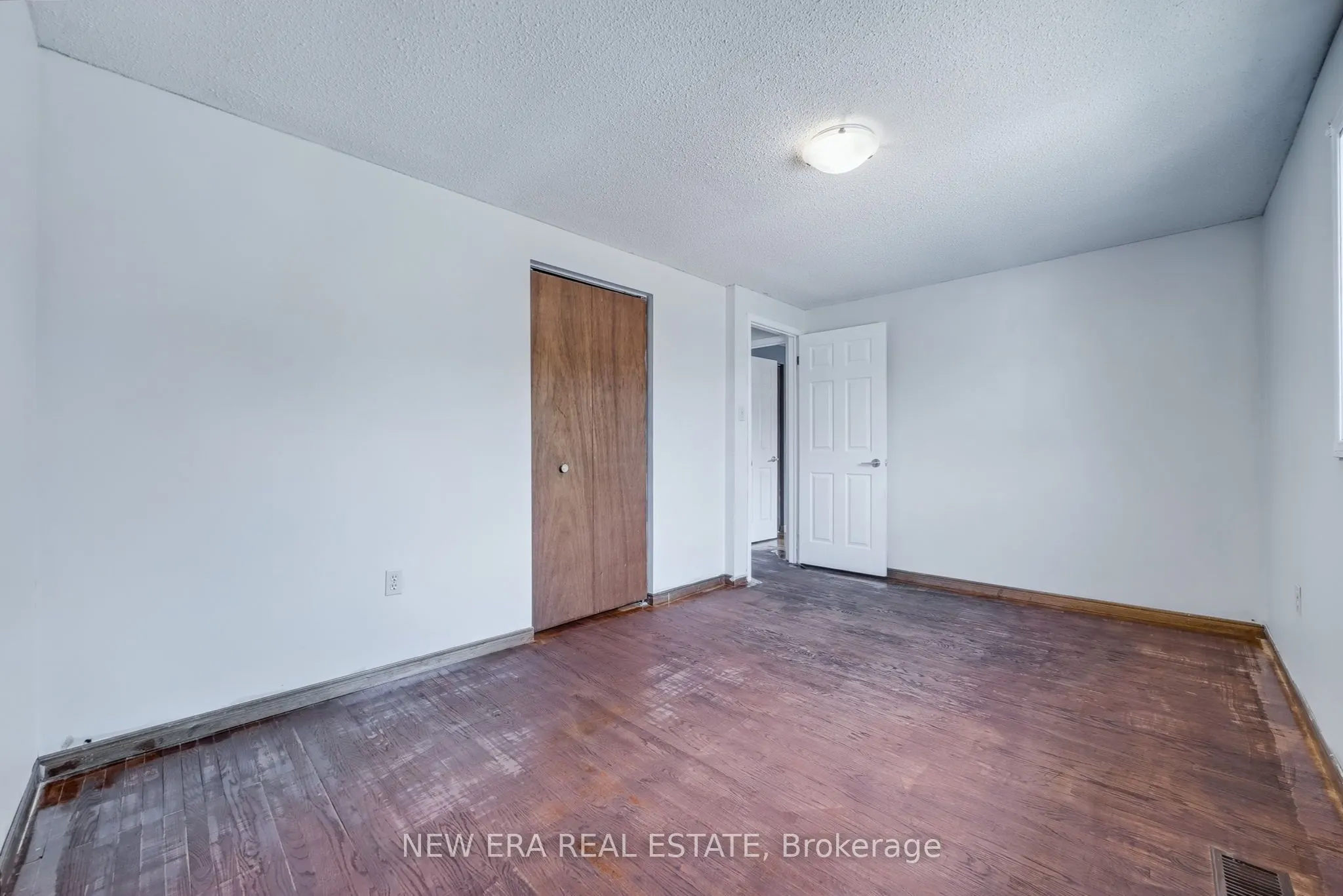 3 Envoy Boulevard