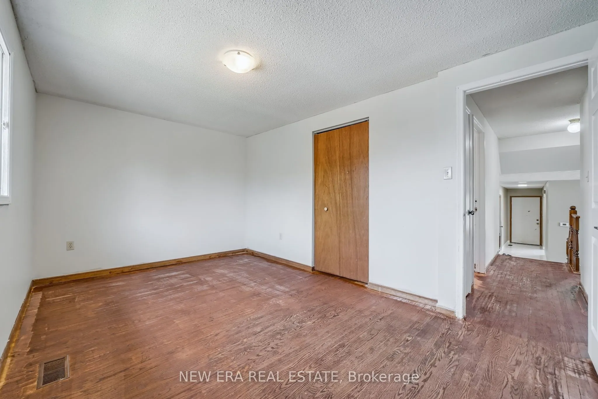 3 Envoy Boulevard