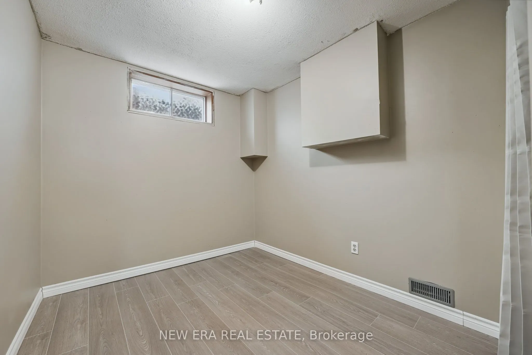 3 Envoy Boulevard