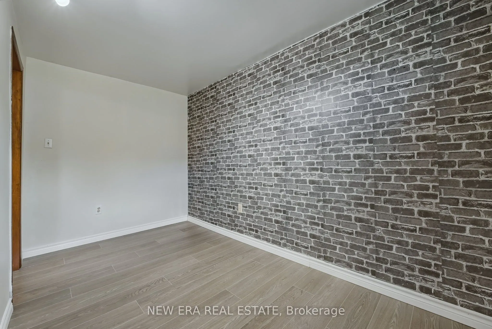 3 Envoy Boulevard