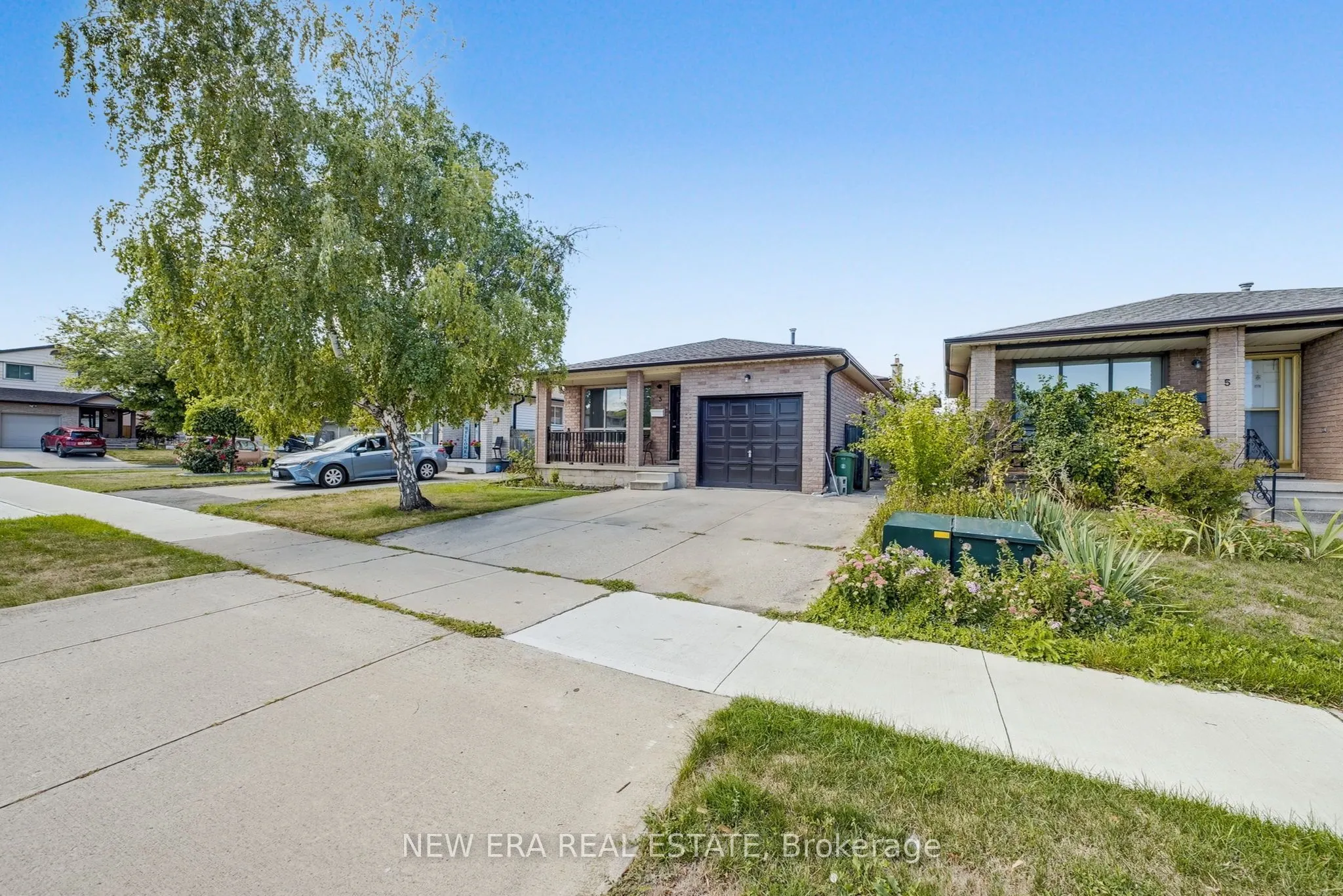 3 Envoy Boulevard