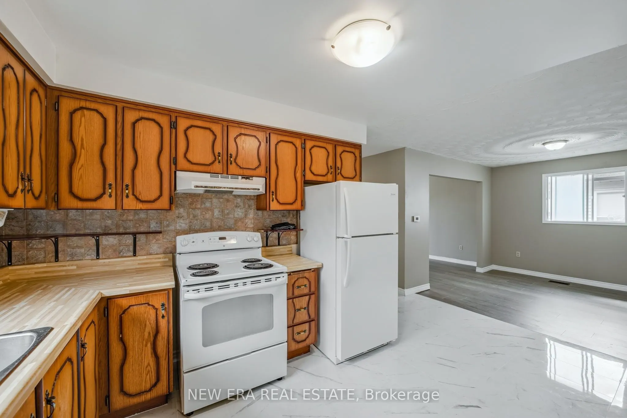 3 Envoy Boulevard