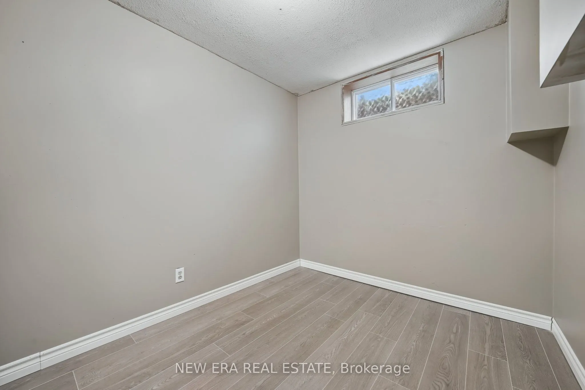 3 Envoy Boulevard