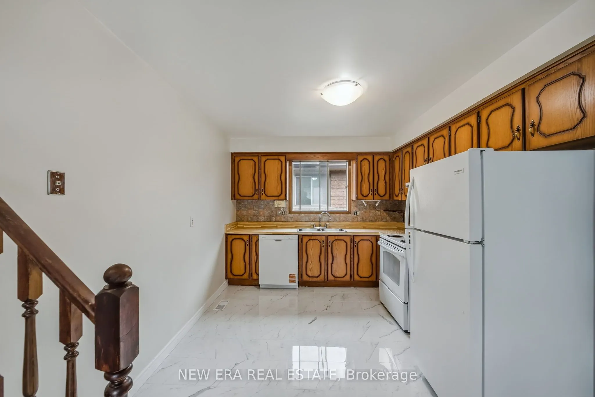 3 Envoy Boulevard