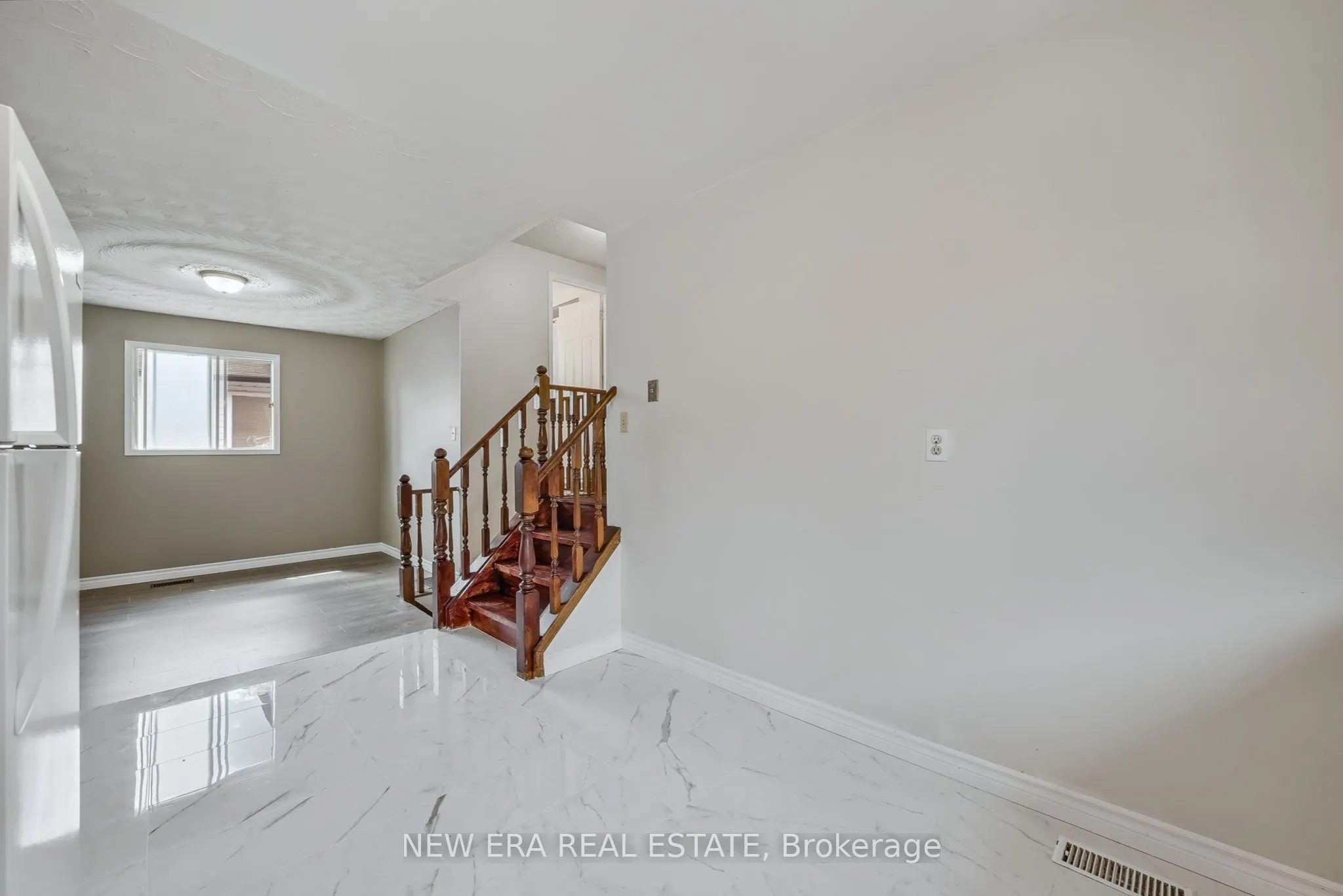 3 Envoy Boulevard