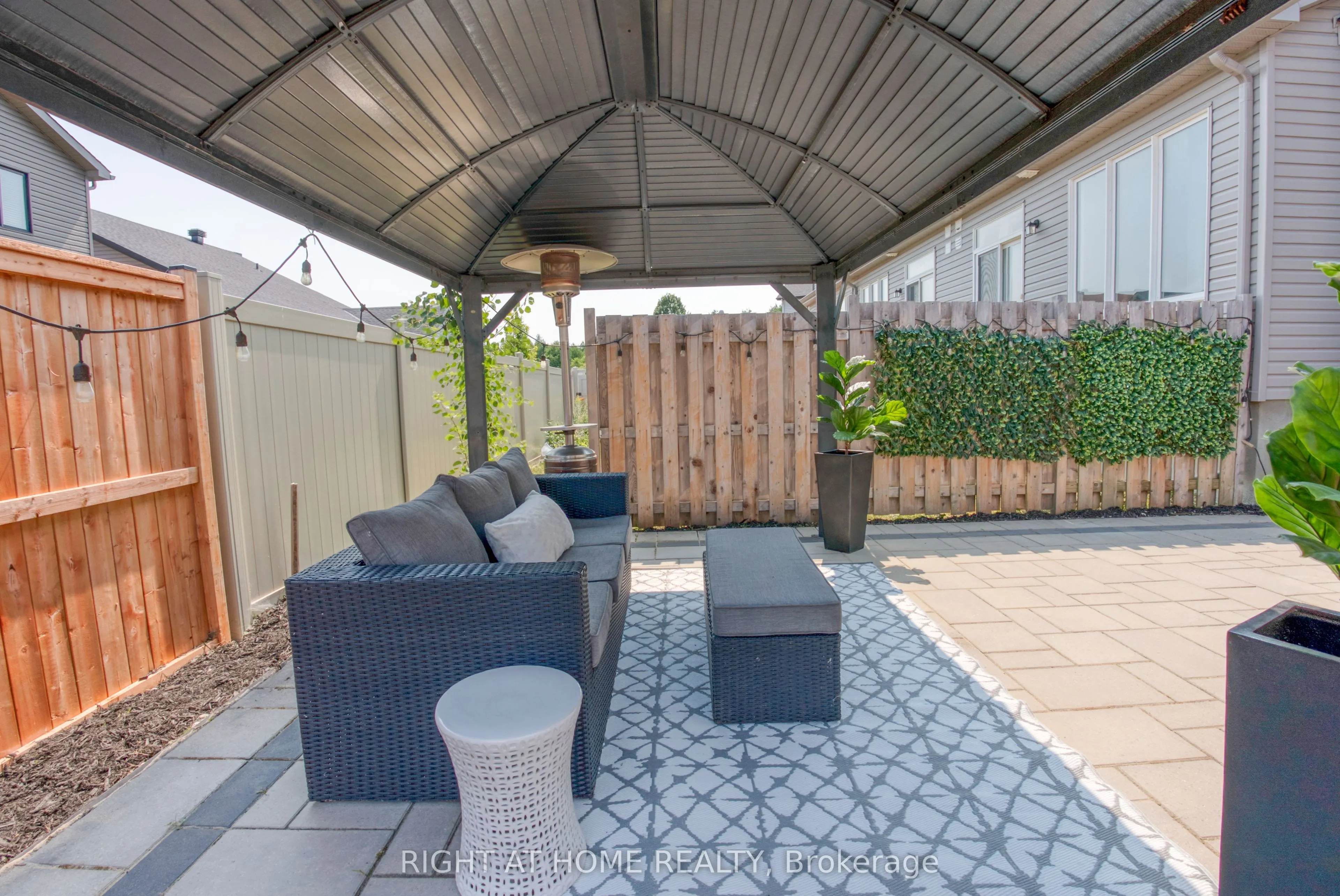 1148 Beckett Crescent