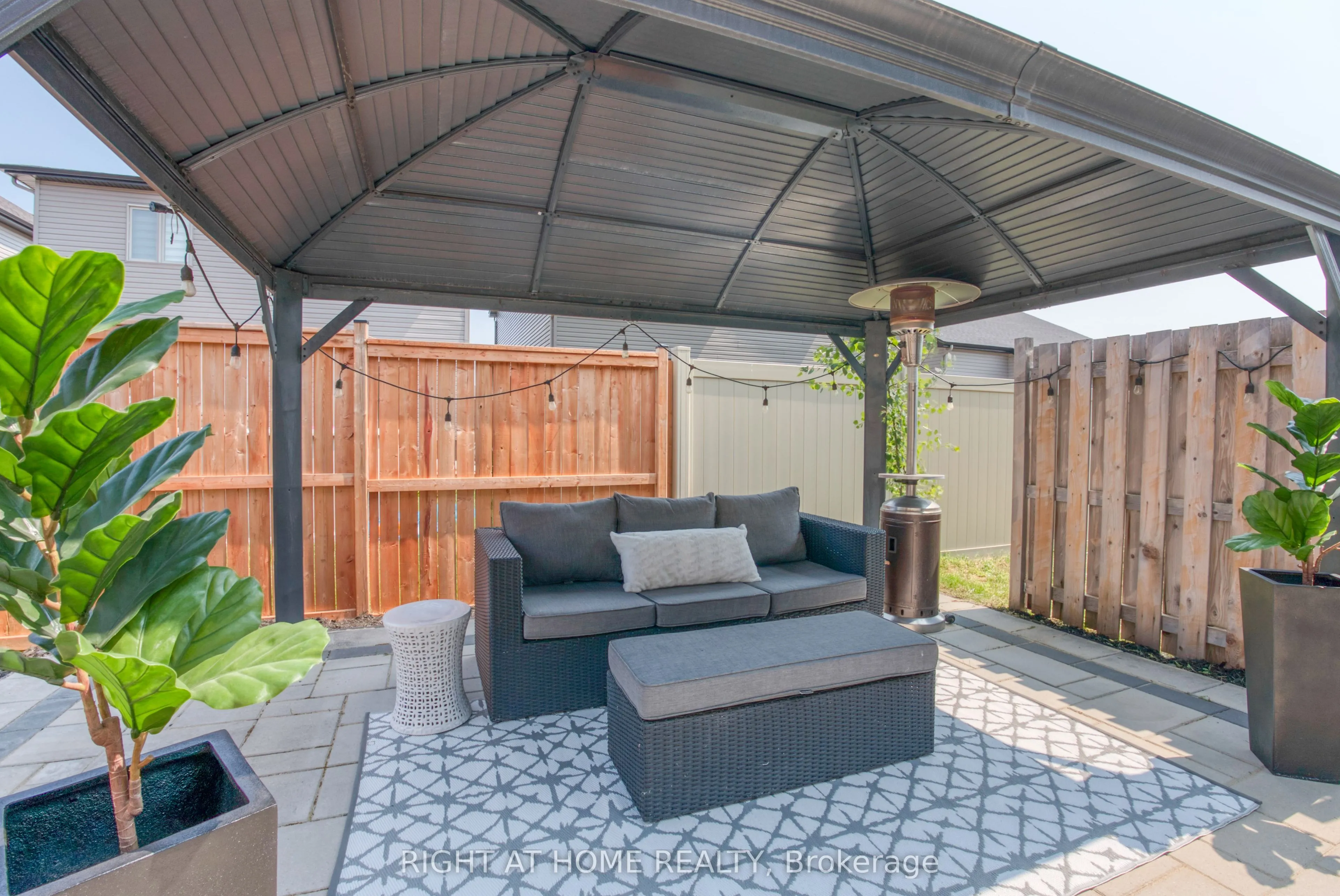 1148 Beckett Crescent